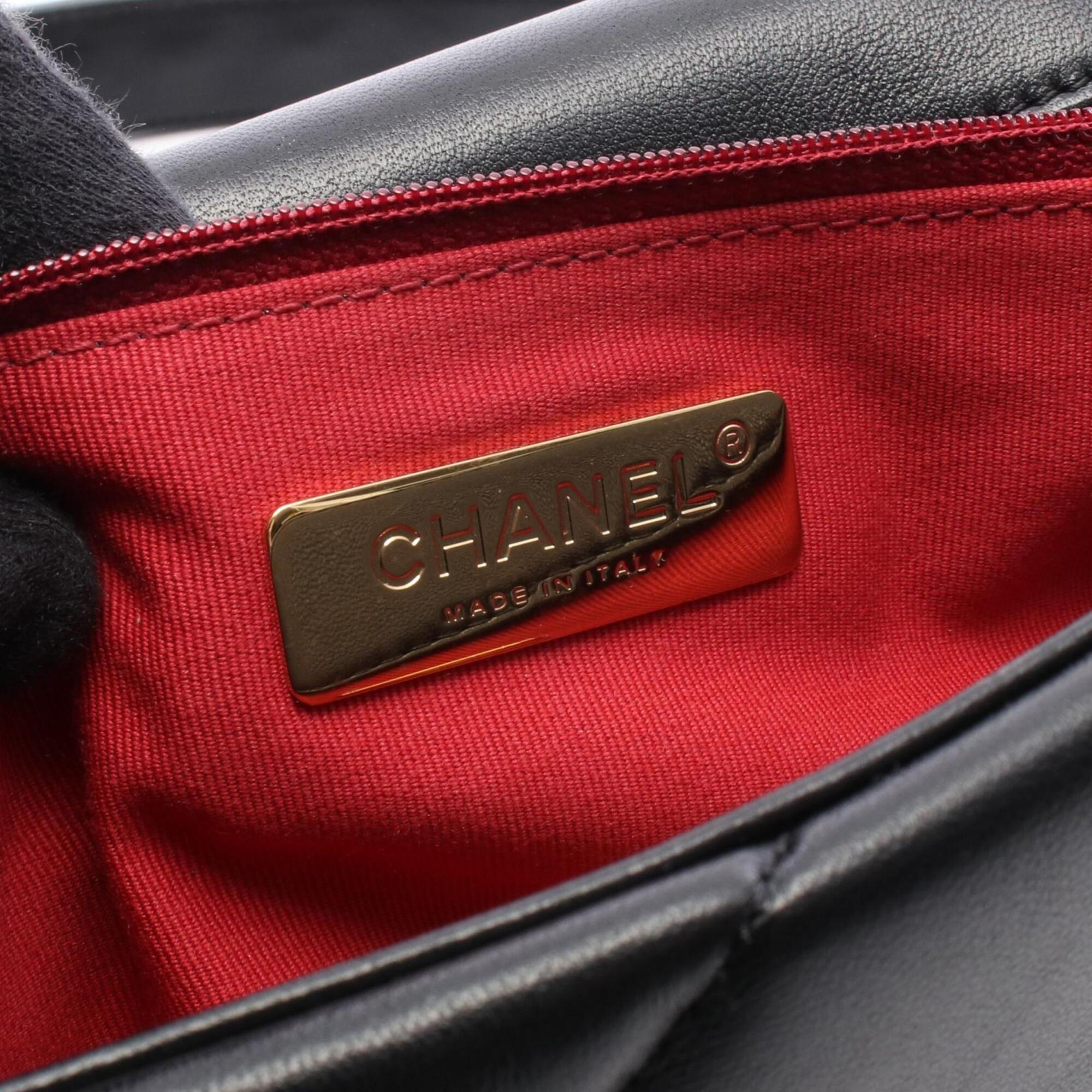 Chanel Black Leather Handbag Shoulder Bag (Pre-Owned)
