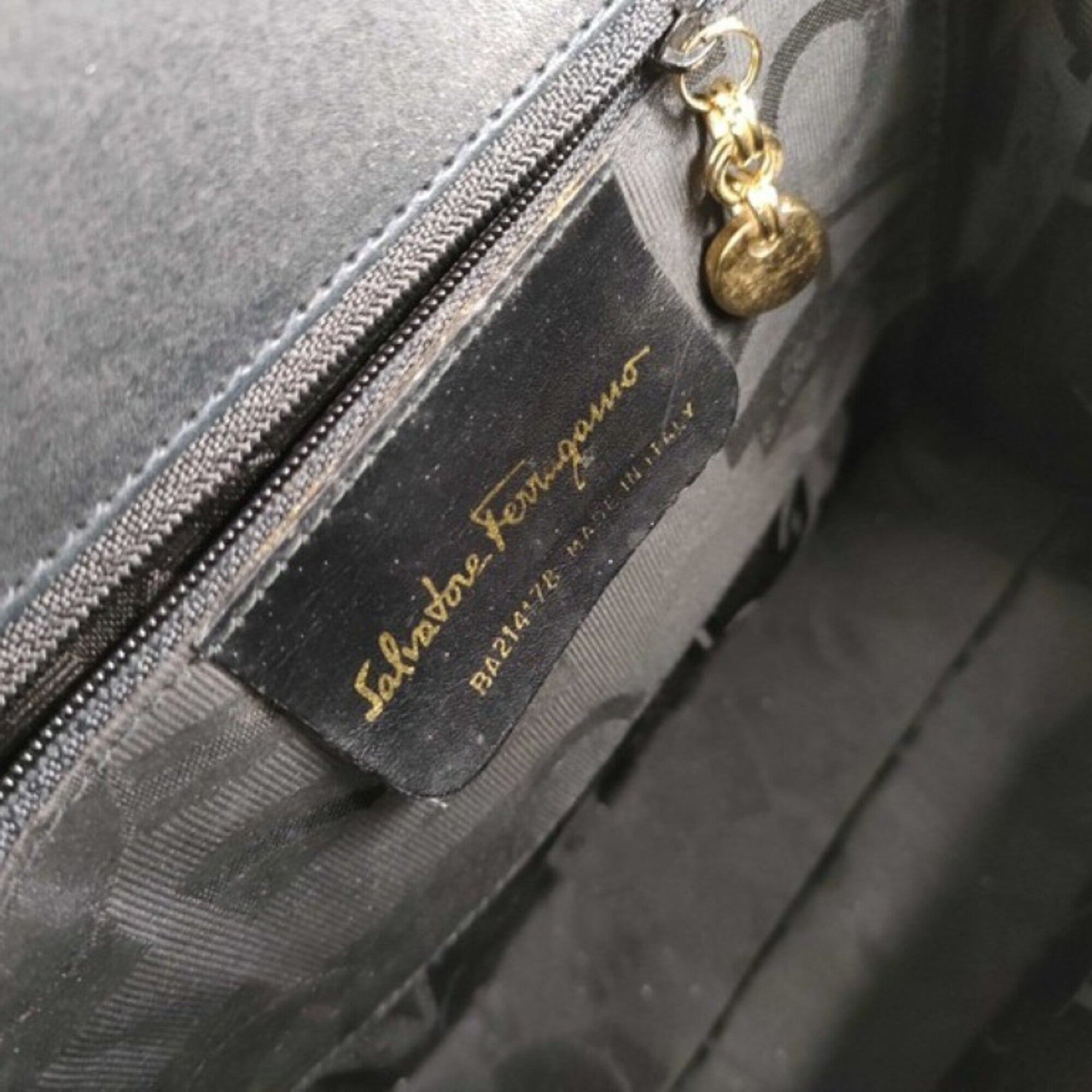 Salvatore Ferragamo Navy Leather Handbag (Pre-Owned)