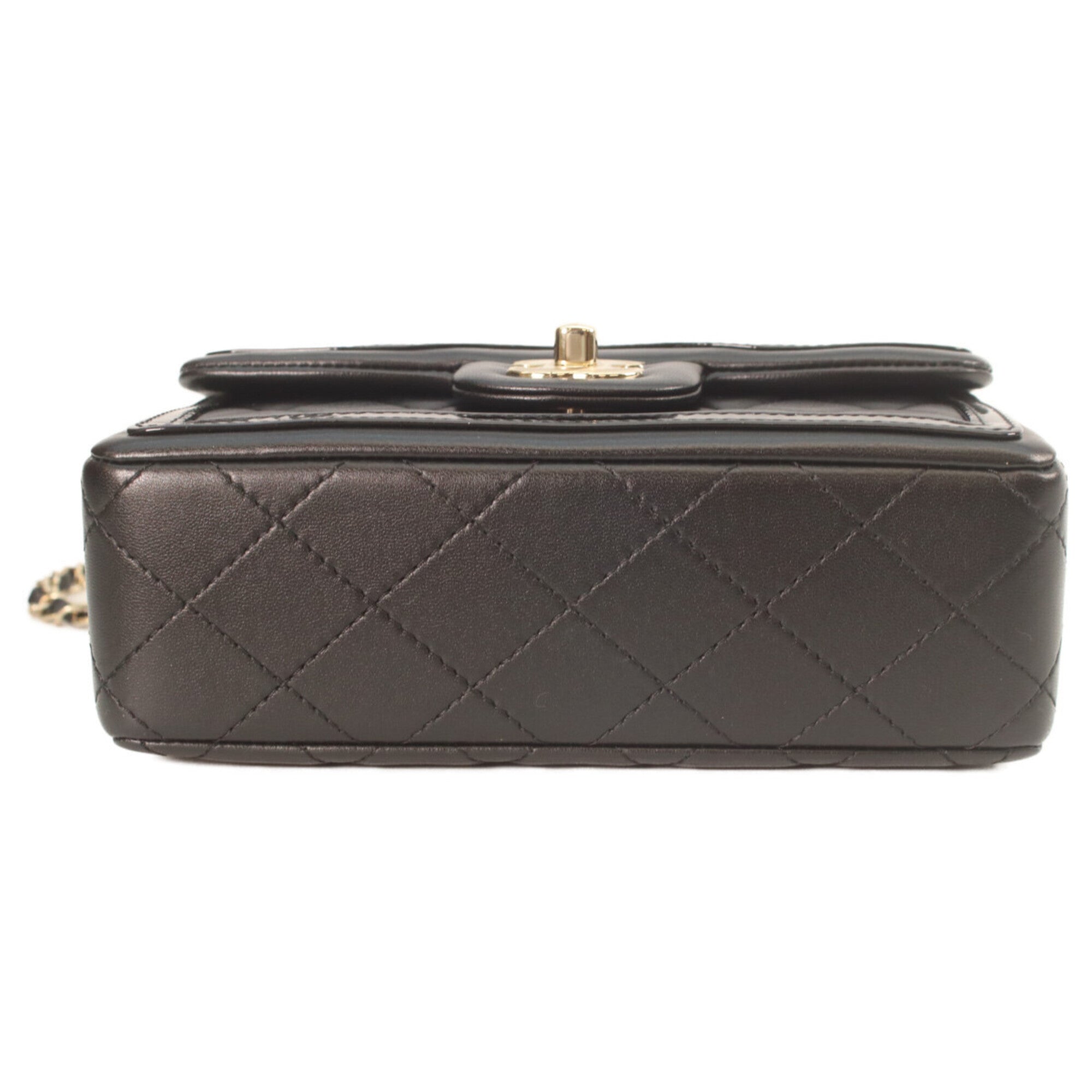 Chanel Black Leather Shoulder Bag (Pre-Owned)