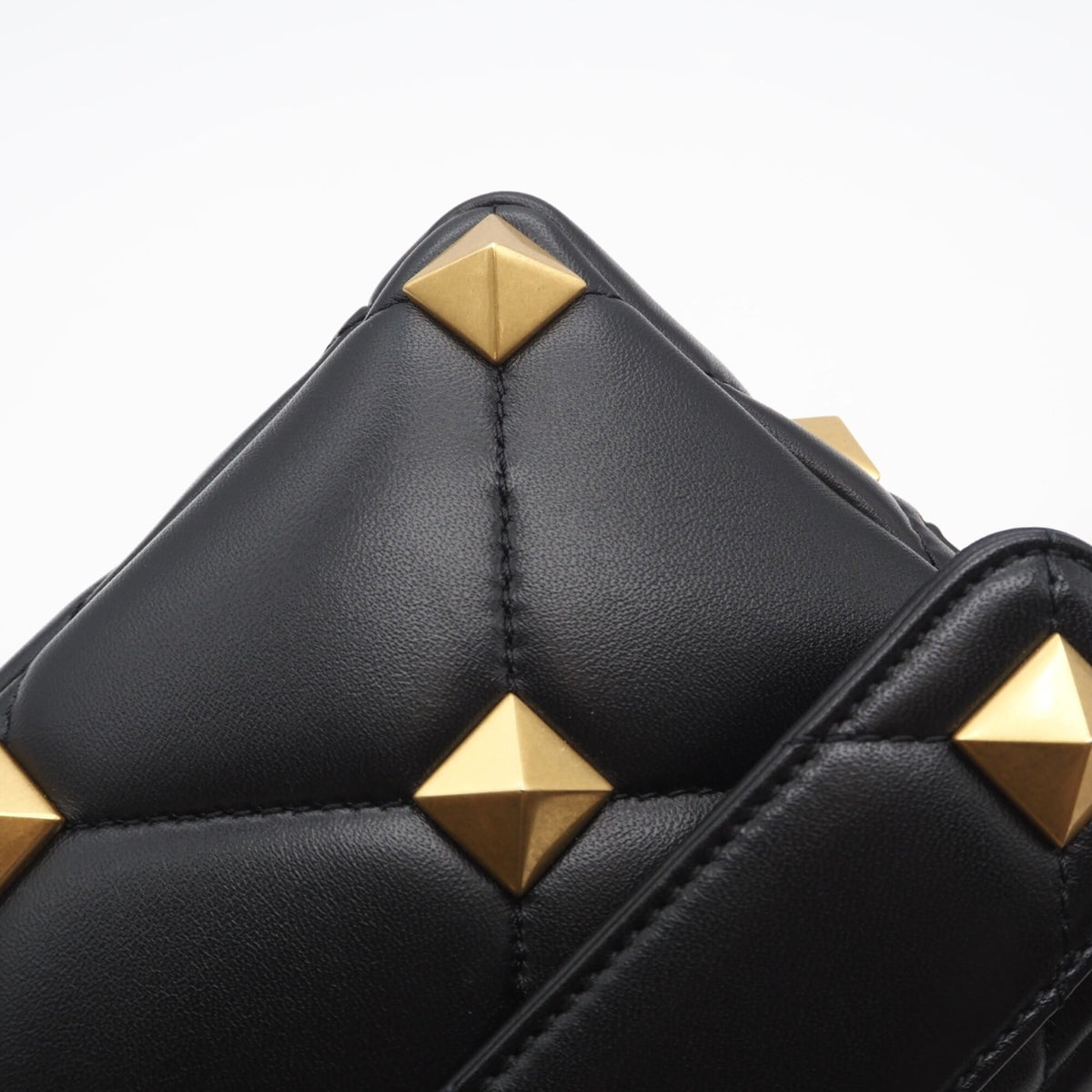 Valentino Black Leather Shoulder Bag (Pre-Owned)