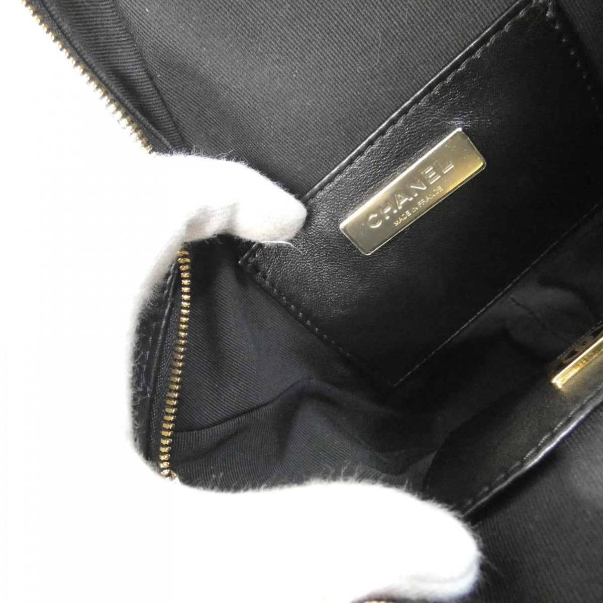 Chanel Black Leather Shoulder Bag (Pre-Owned)