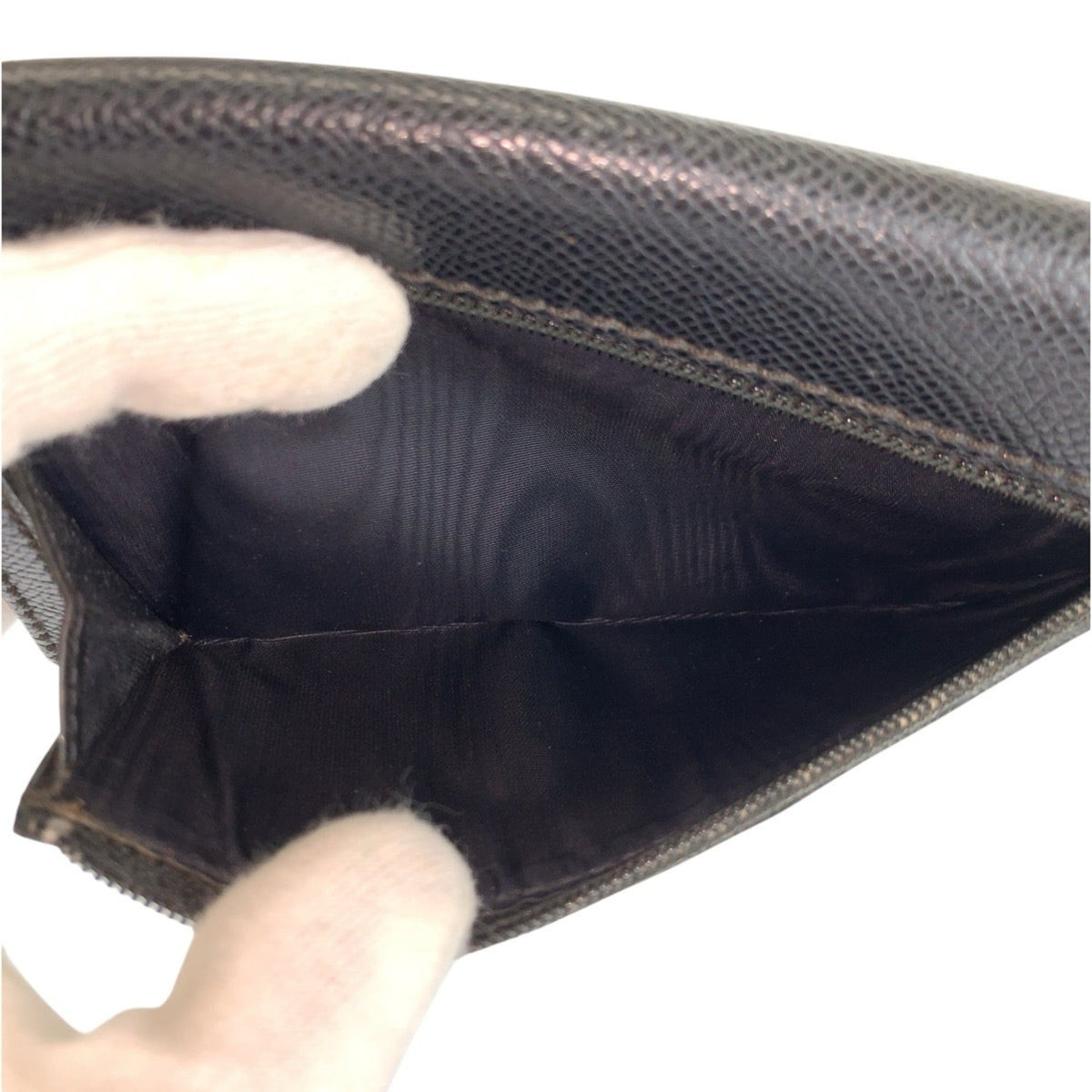 Chanel Black Leather Wallet (Bi-Fold) (Pre-Owned)