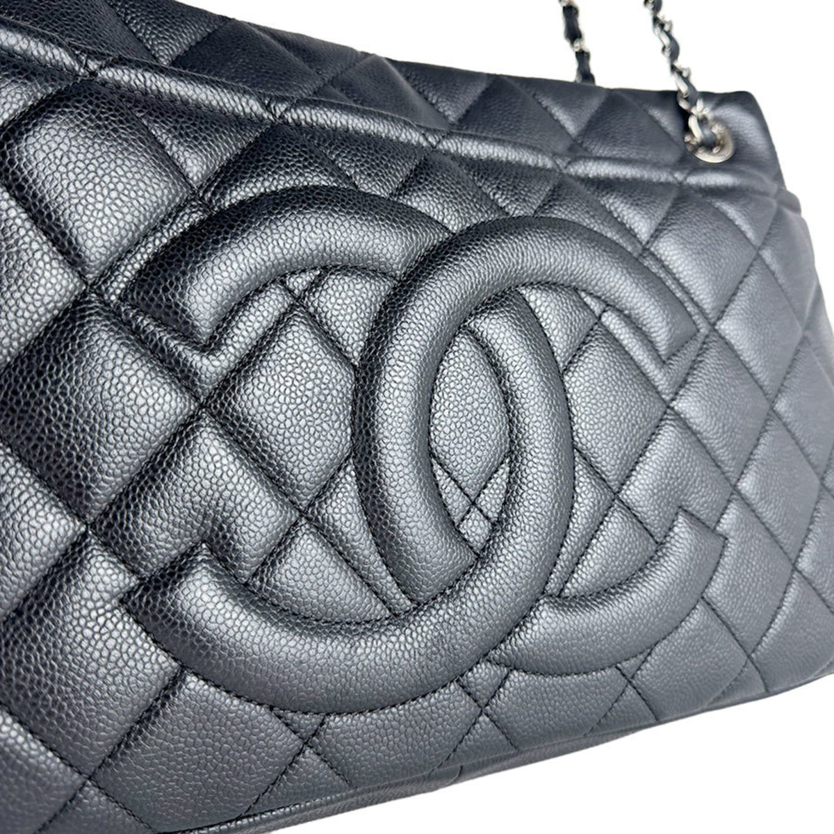 Chanel Black Grained Calfskin Shoulder Bag (Pre-Owned)