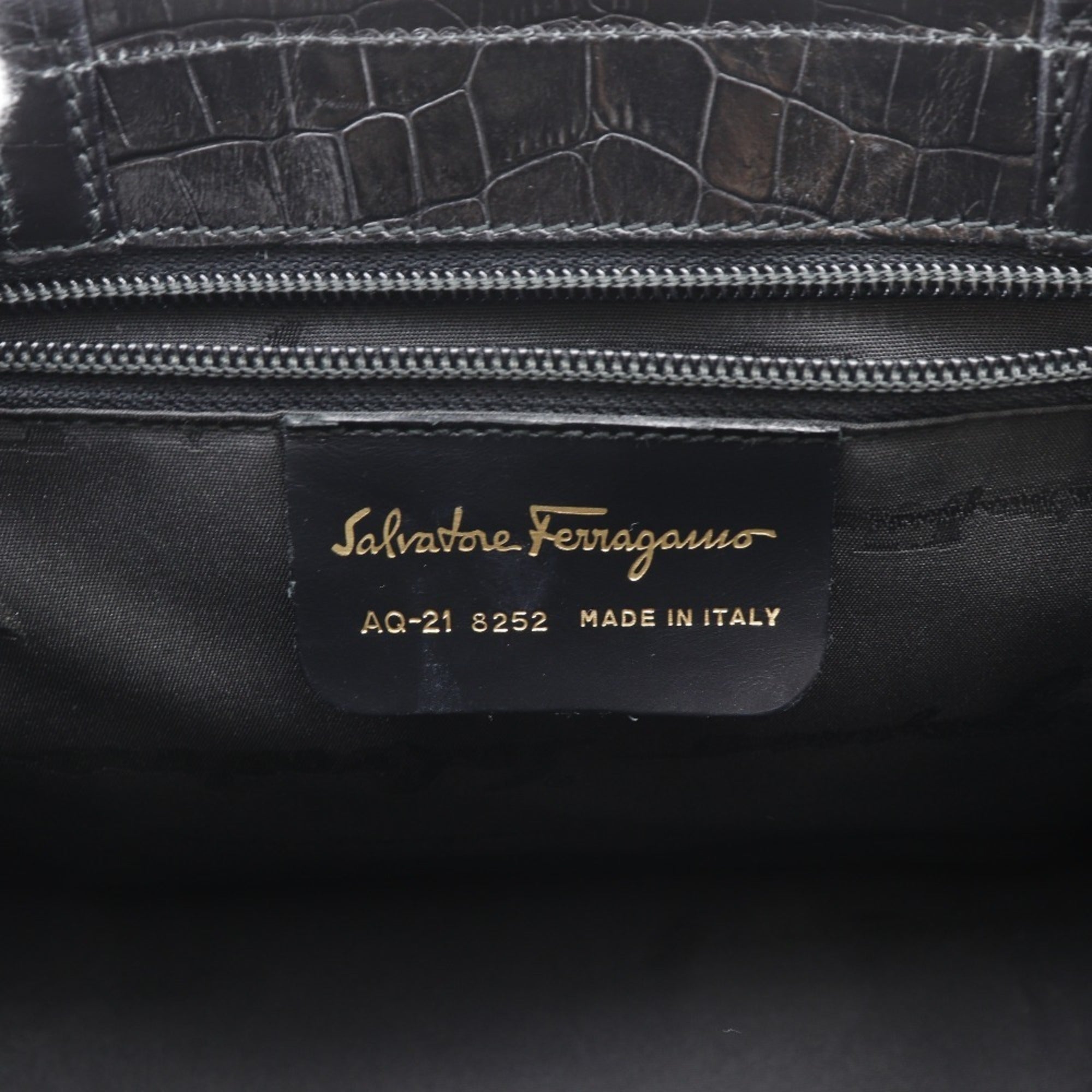 Salvatore Ferragamo Black Leather Handbag (Pre-Owned)