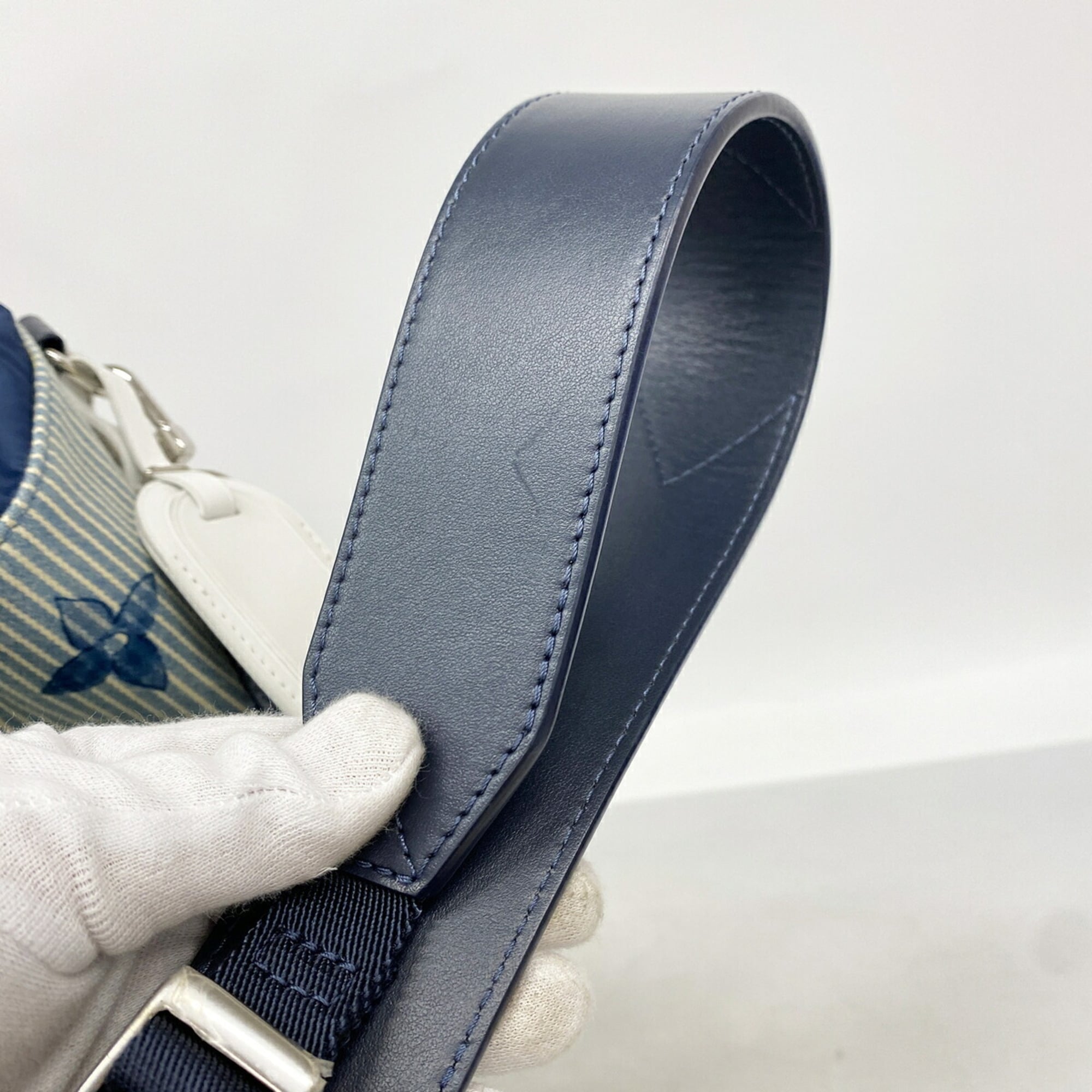 Louis Vuitton Blue Shoulder Bag (Pre-Owned)