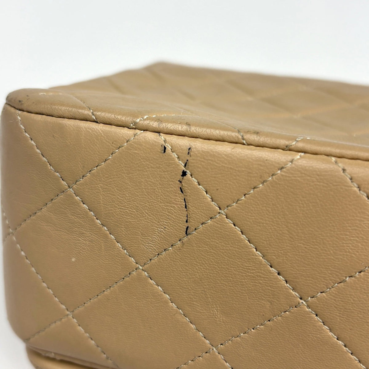 Chanel Matelasse Beige Leather Shoulder Bag (Pre-Owned)