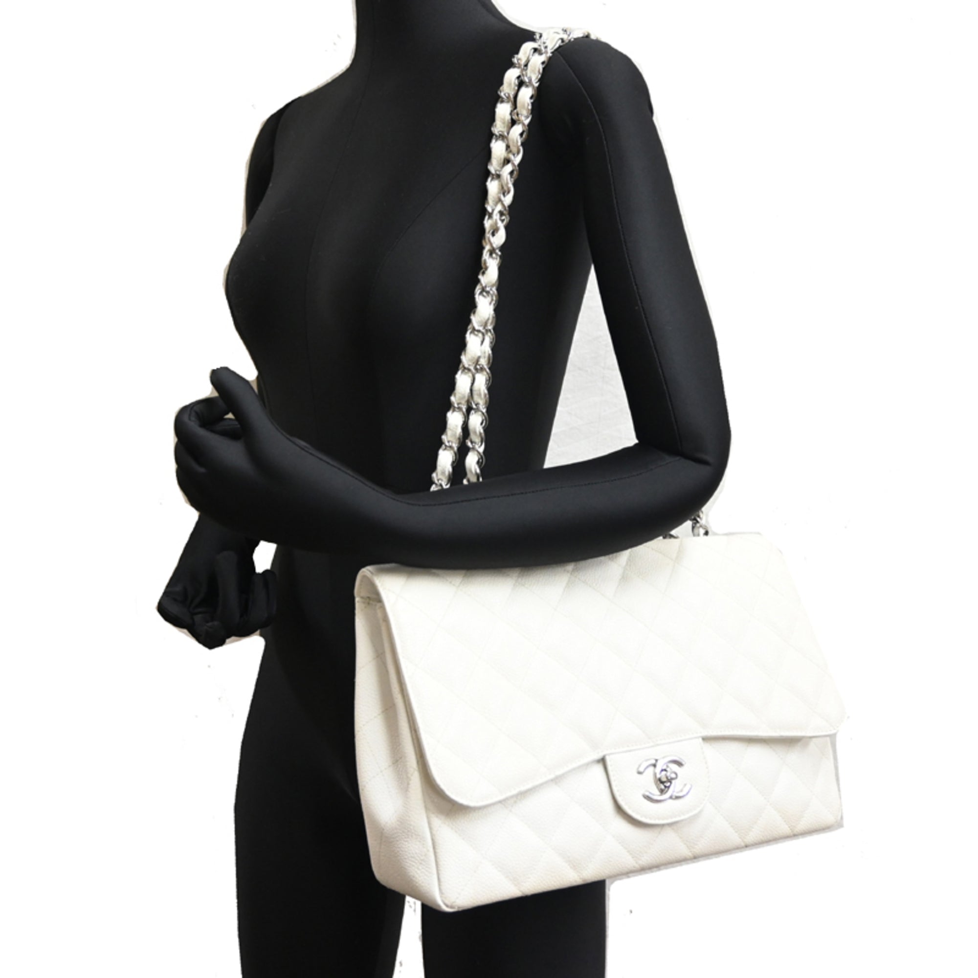 Chanel White Grained Calfskin Shoulder Bag (Pre-Owned)