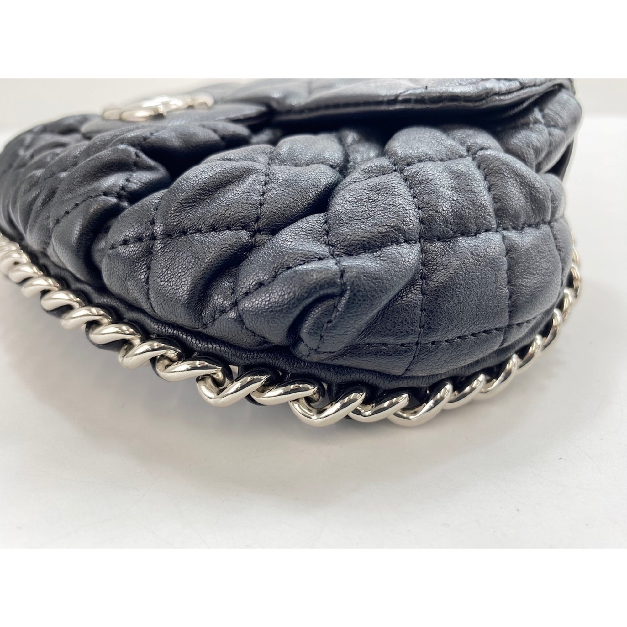 Chanel Black Shoulder Bag (Pre-Owned)