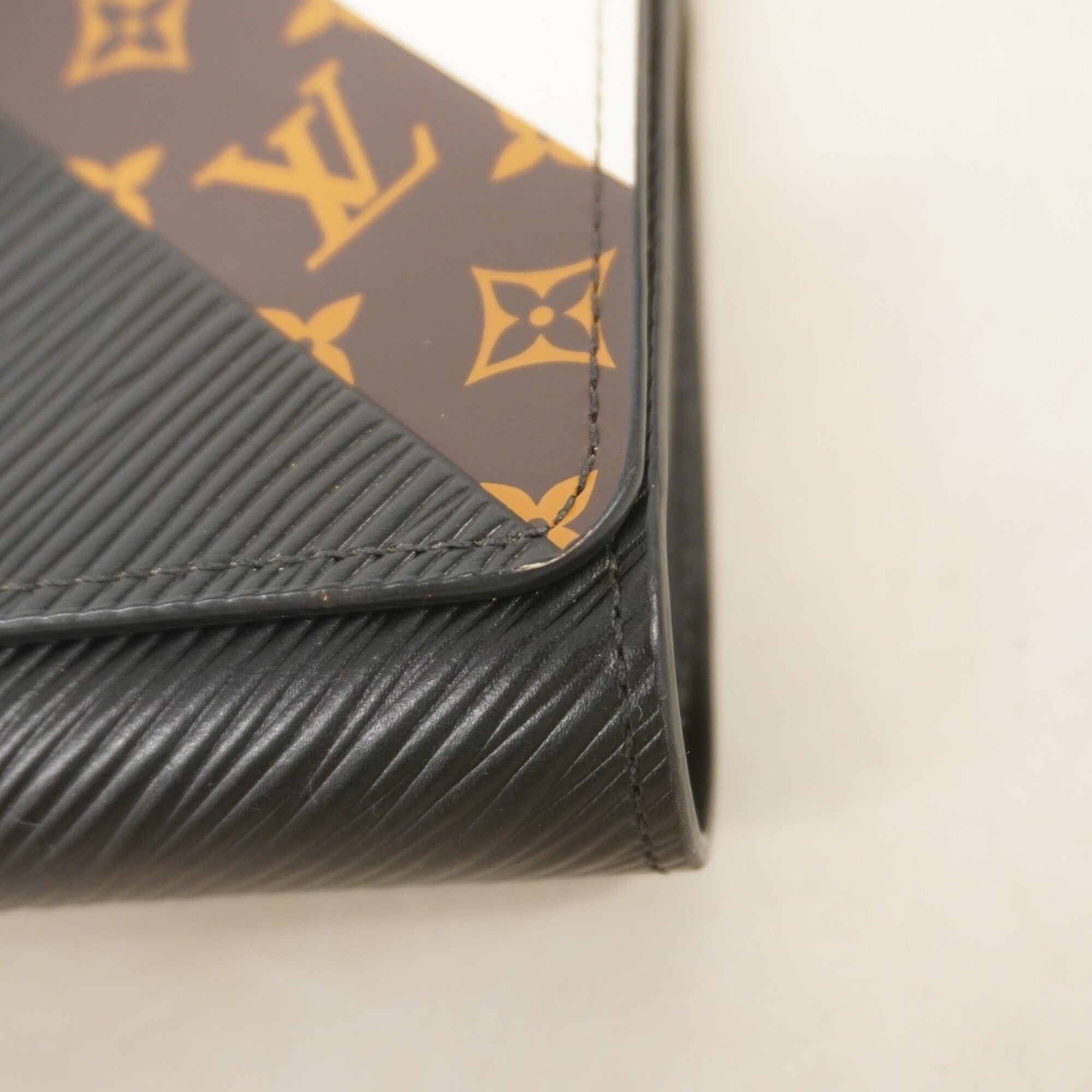 Louis Vuitton Noir Chain/Shoulder Wallet (Pre-Owned)
