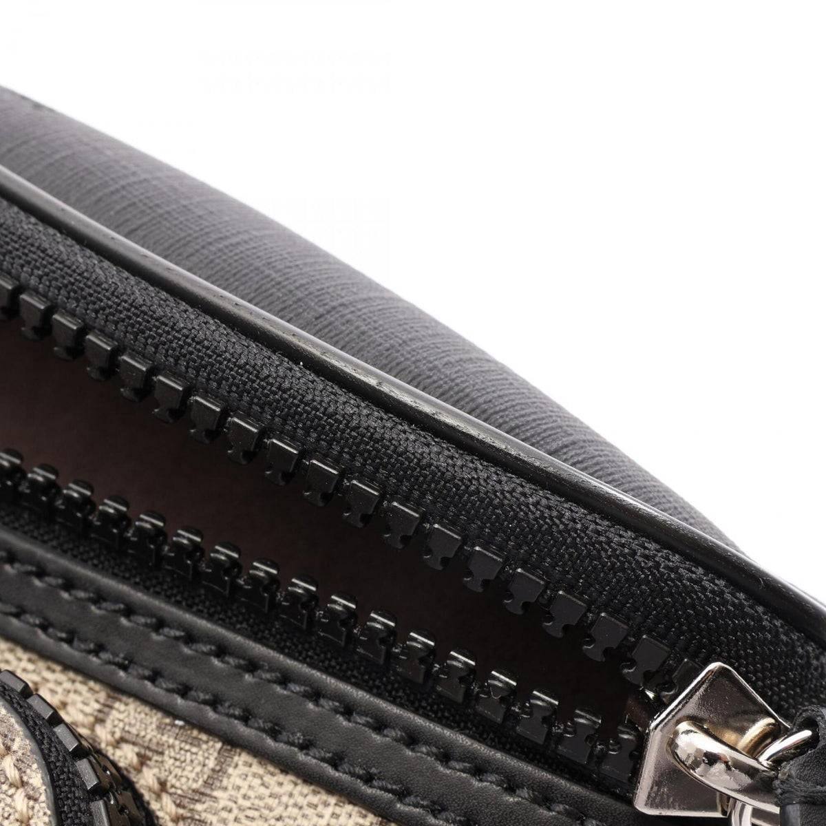 Gucci Beige Black Coated Canvas Leather Fanny Pack Handbag (Pre-Owned)