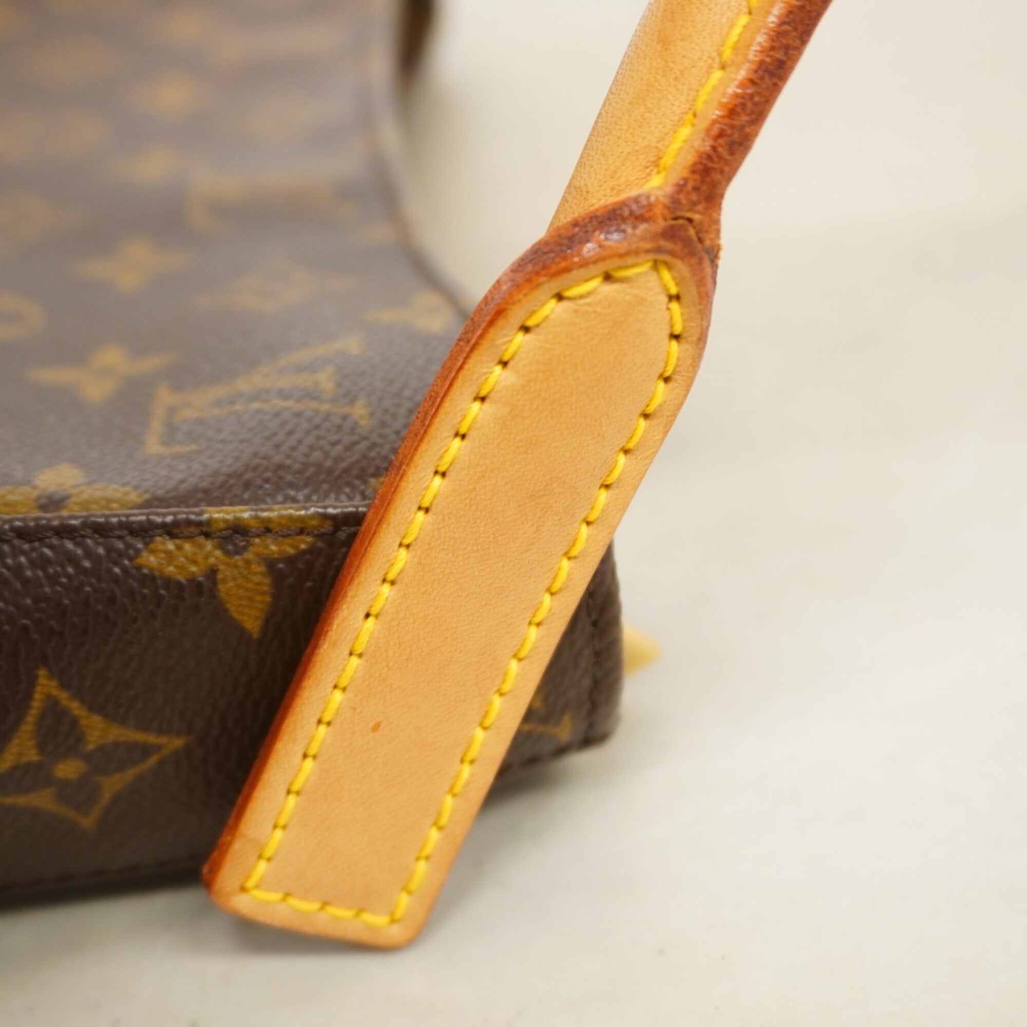 Louis Vuitton Brown Shoulder Bag (Pre-Owned)