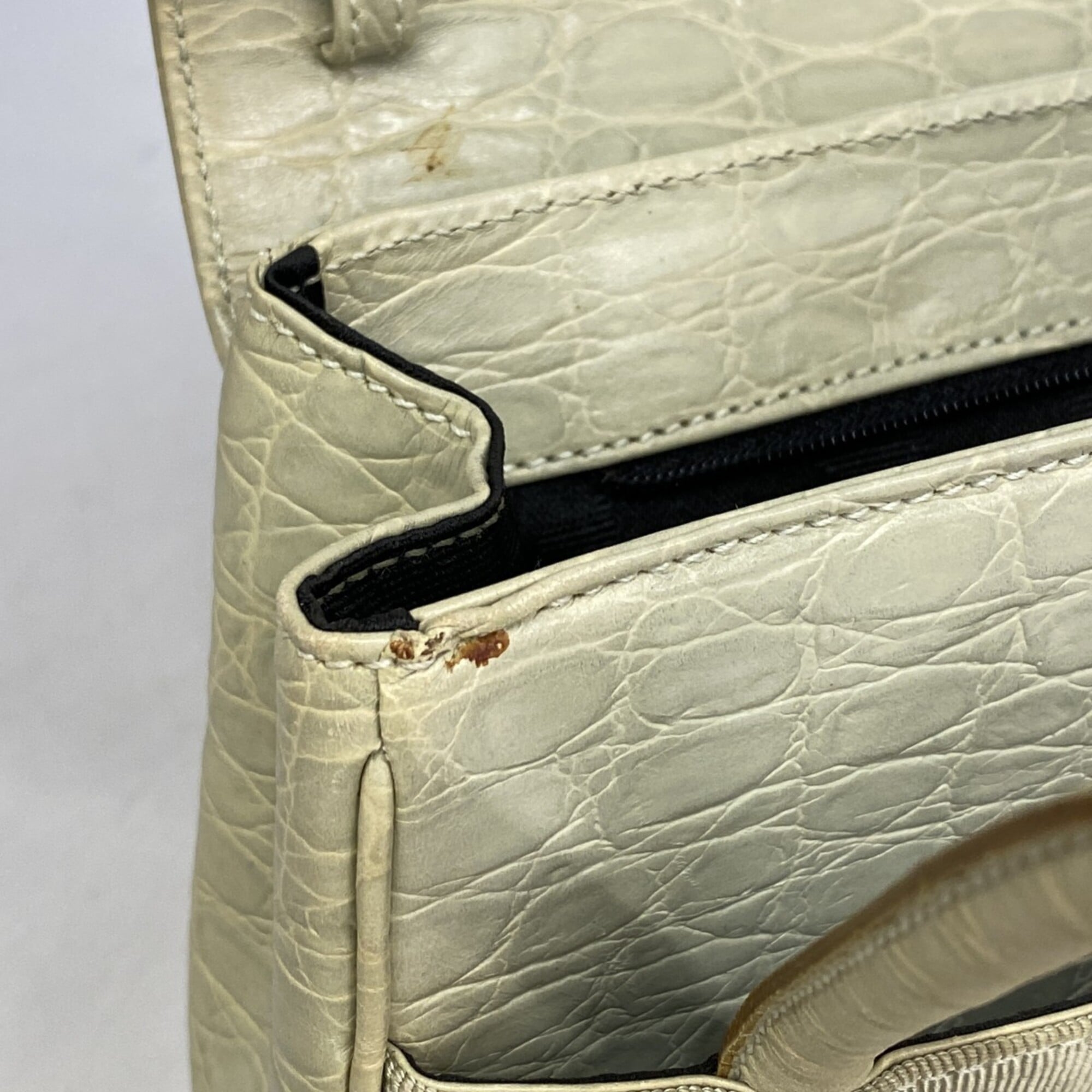 Salvatore Ferragamo Light Green Leather Handbag (Pre-Owned)