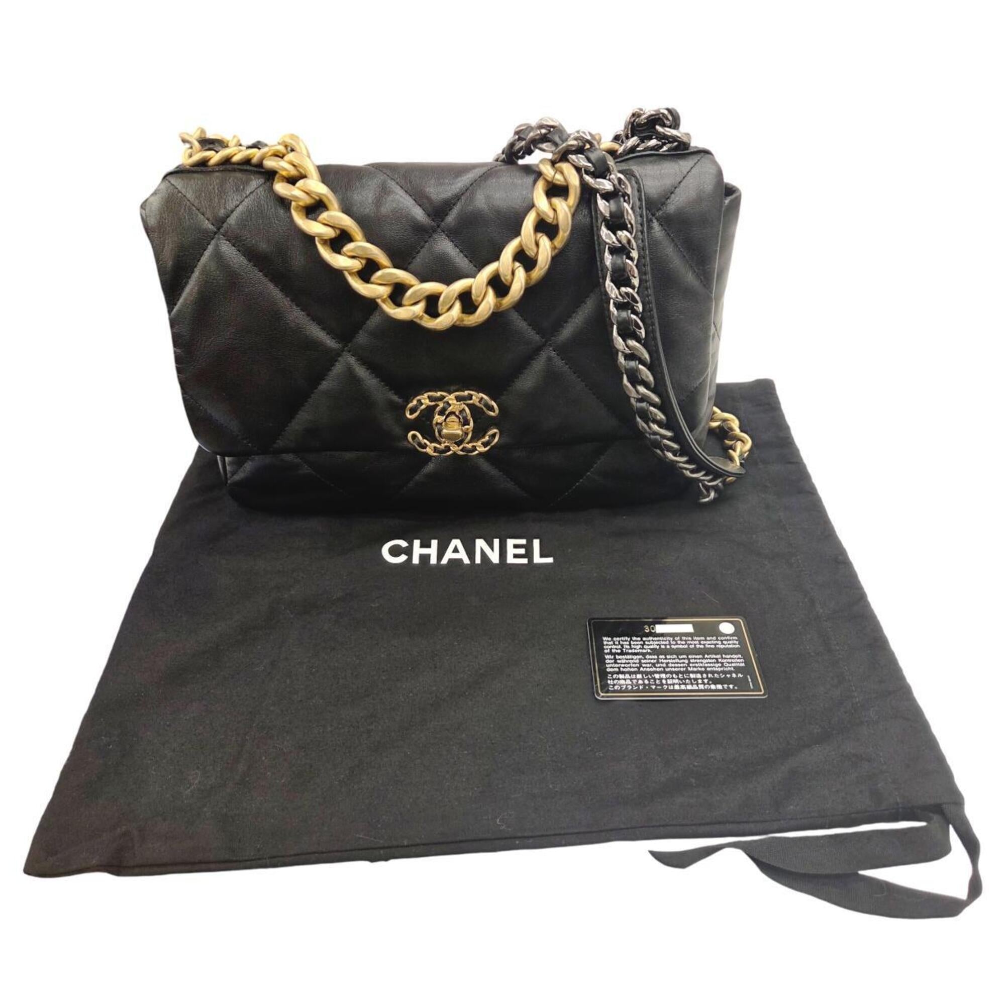 Chanel Black Leather Shoulder Bag (Pre-Owned)