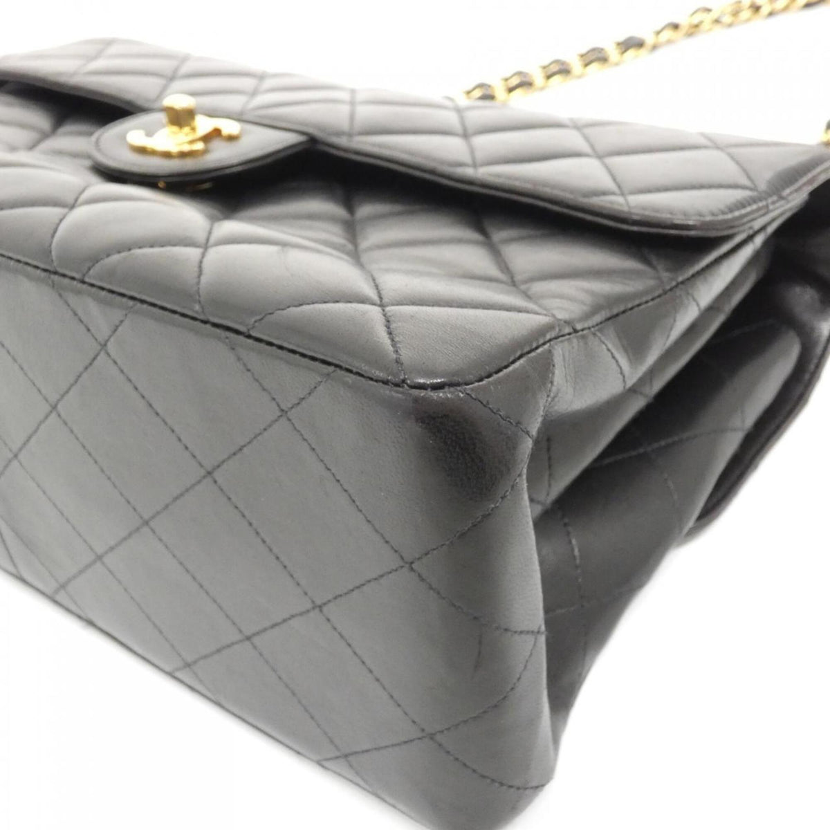 Chanel Black Leather Shoulder Bag (Pre-Owned)
