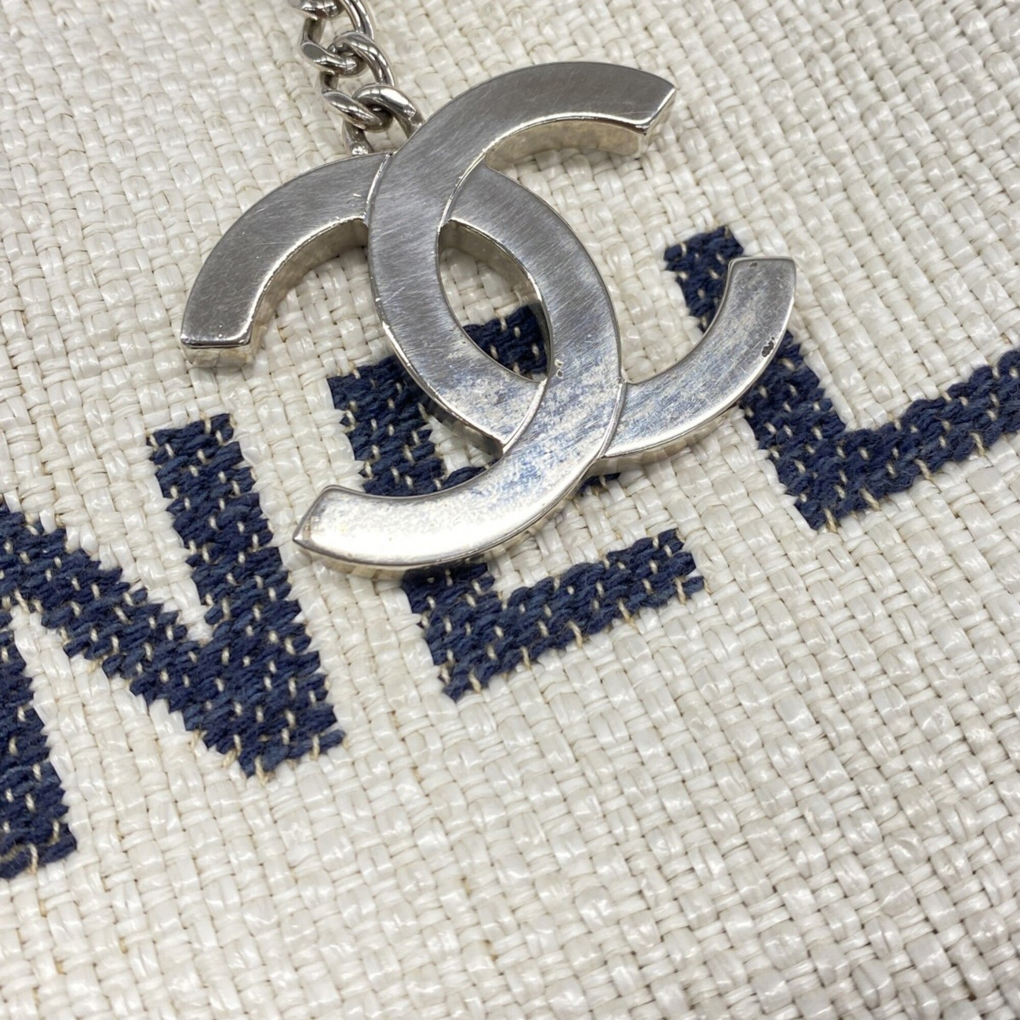 Chanel Ivory Navy Straw Tote Bag (Pre-Owned)
