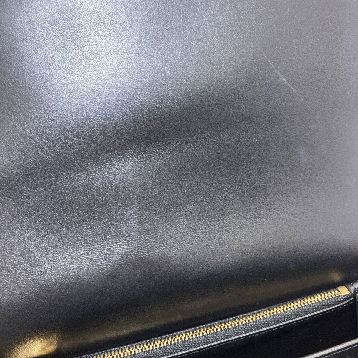 Salvatore Ferragamo Black Leather Shoulder Bag (Pre-Owned)