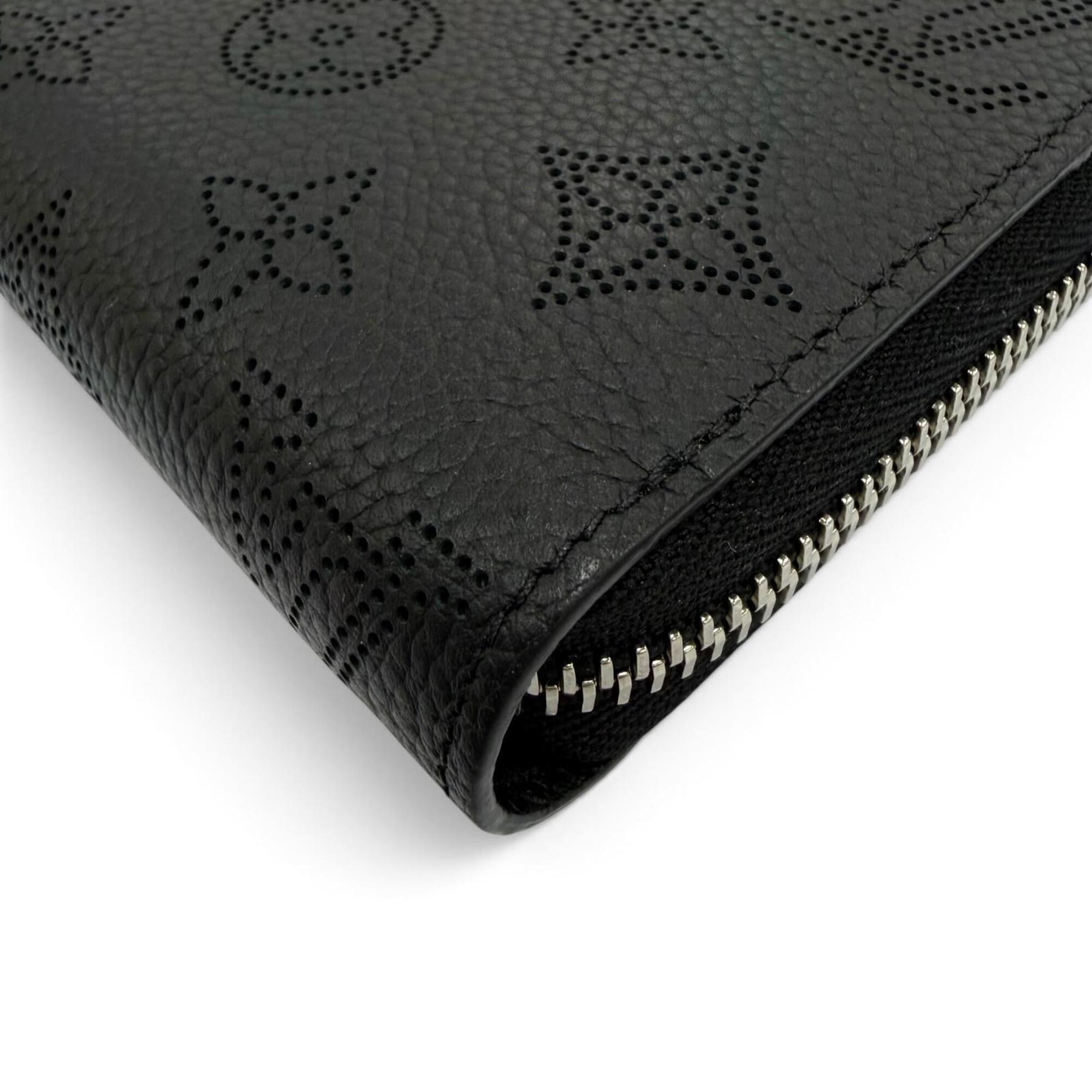 Louis Vuitton Black Mahina Leather Long Wallet (Bi-Fold) (Pre-Owned)