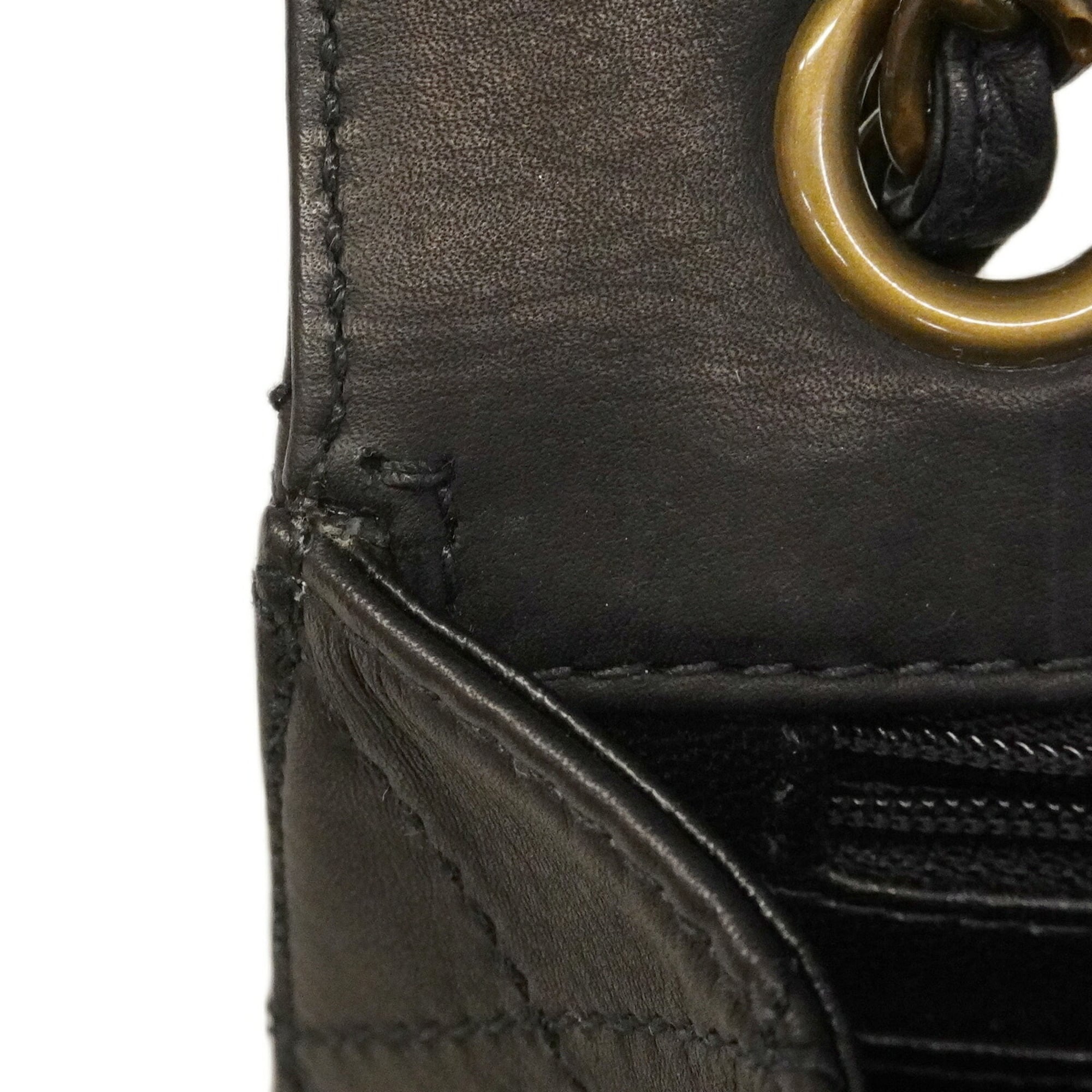 Chanel Black Leather Shoulder Bag (Pre-Owned)