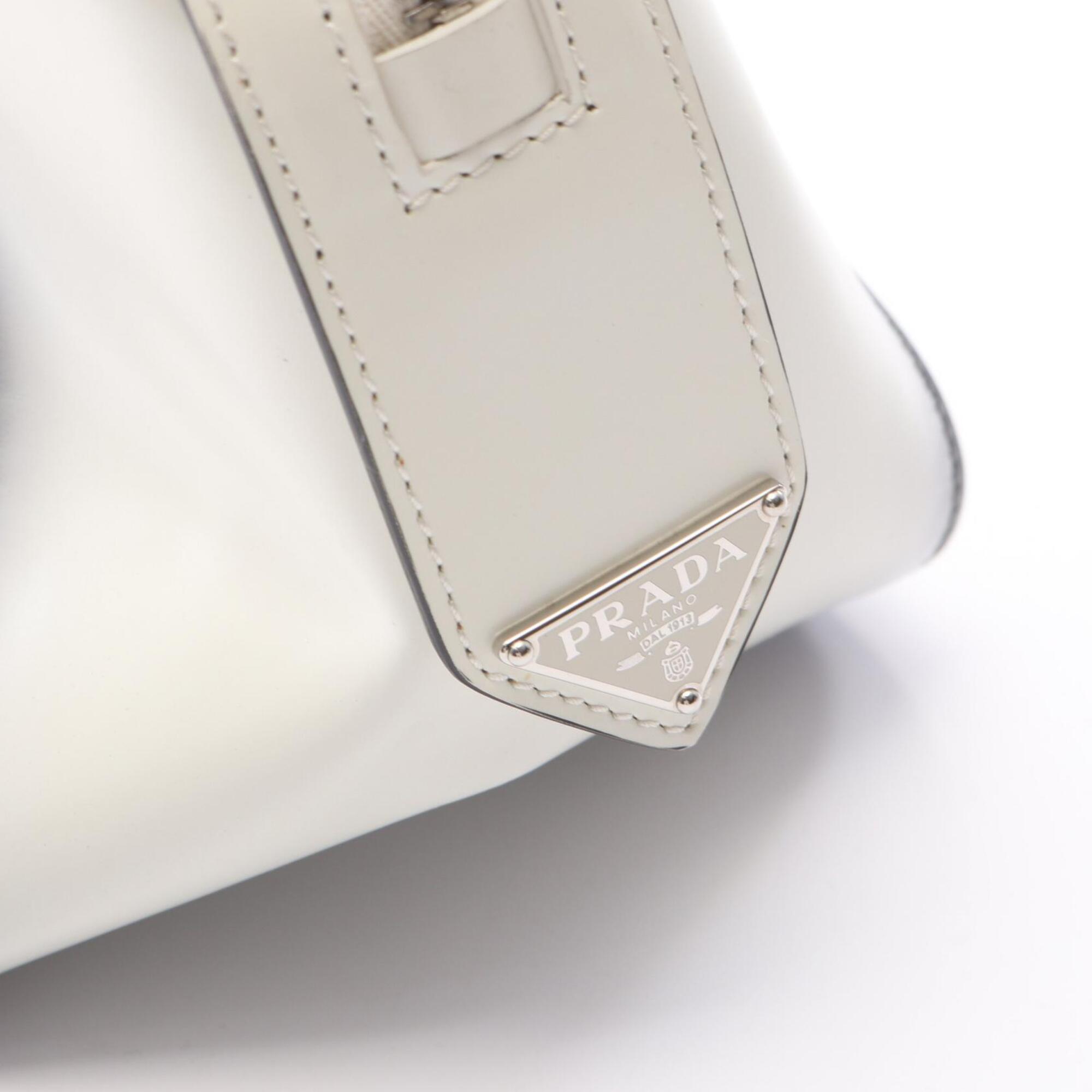 Prada Navy White Leather Handbag (Pre-Owned)
