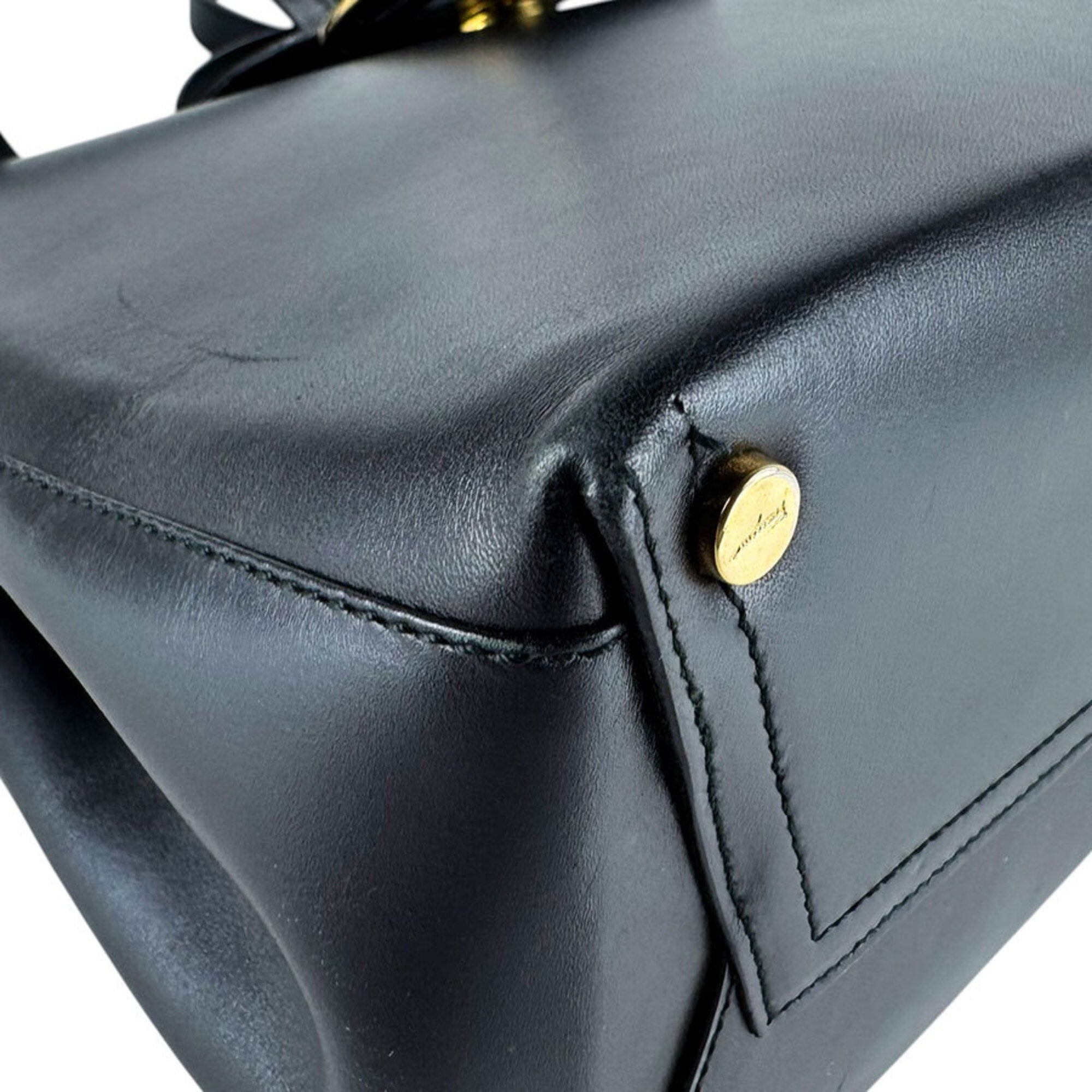 Salvatore Ferragamo Black Leather Handbag Shoulder Bag (Pre-Owned)