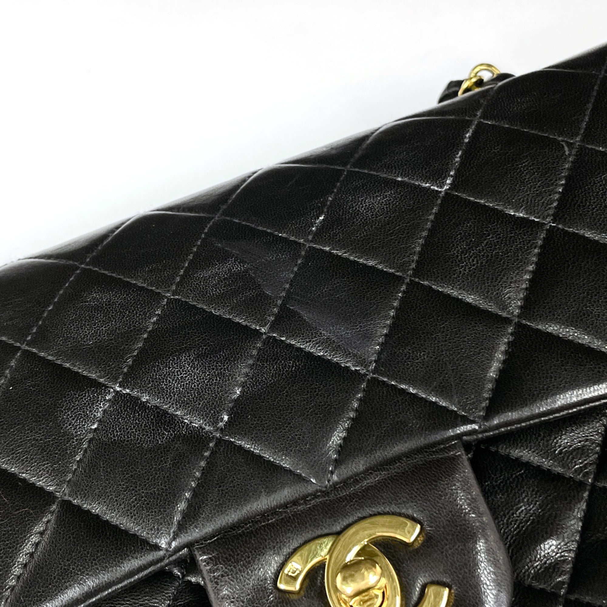 Chanel Black Leather Shoulder Bag (Pre-Owned)