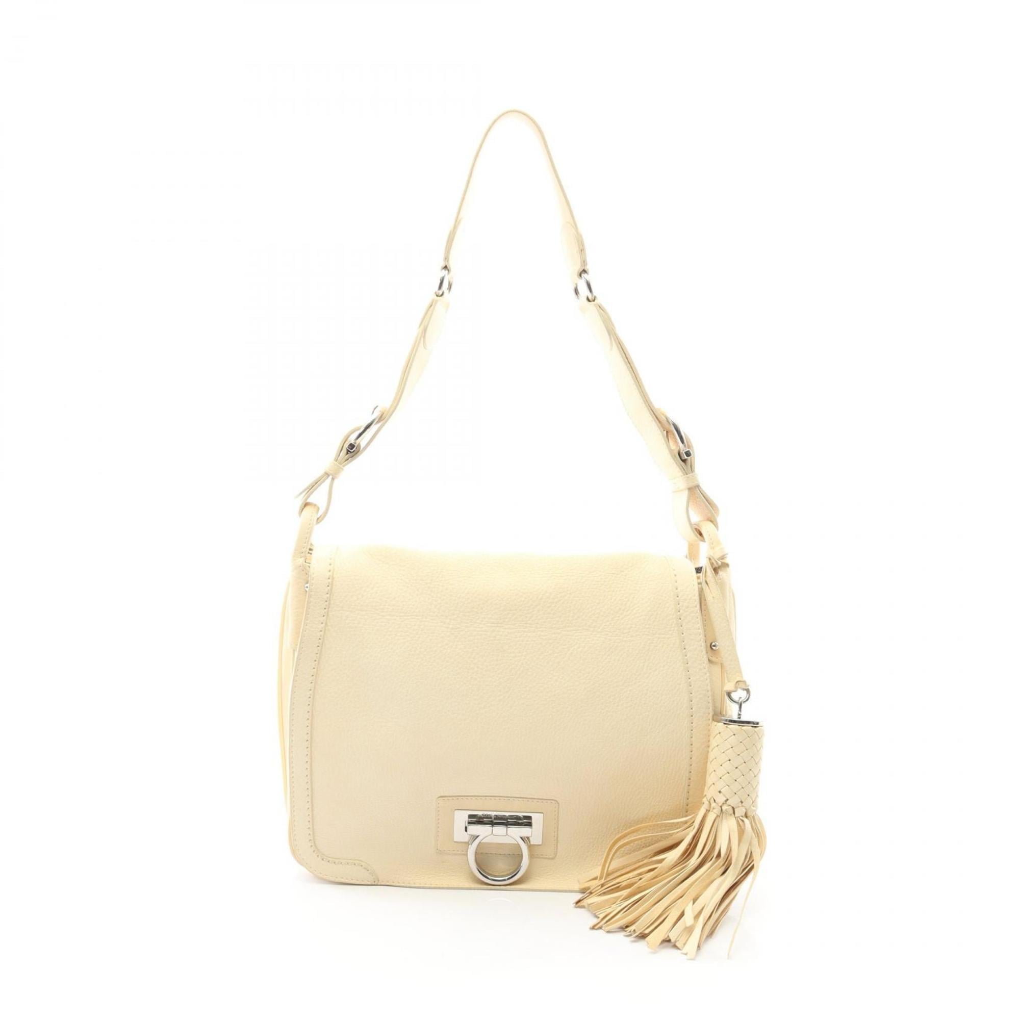 Salvatore Ferragamo Ivory Leather Shoulder Bag (Pre-Owned)