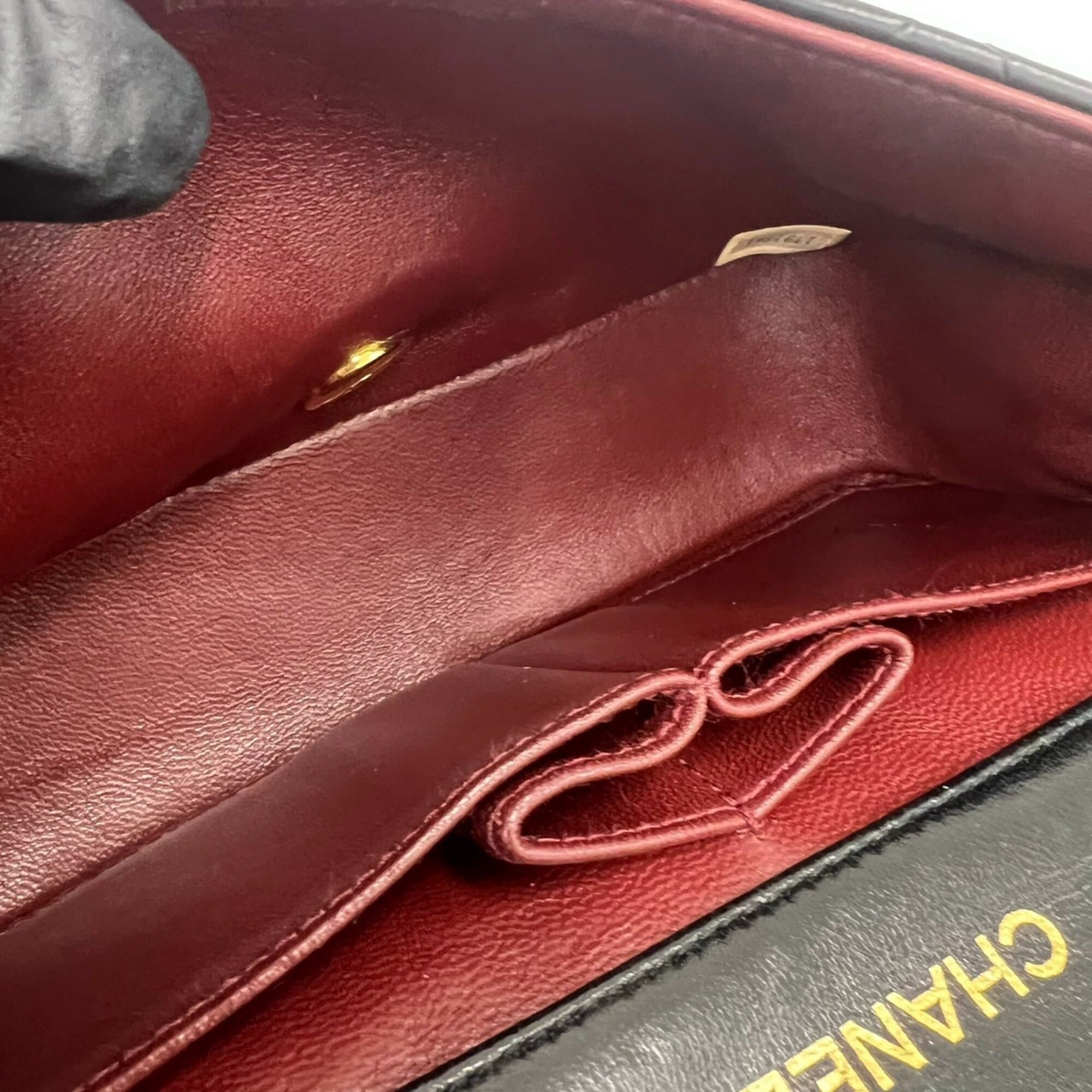 Chanel Black Leather Shoulder Bag (Pre-Owned)