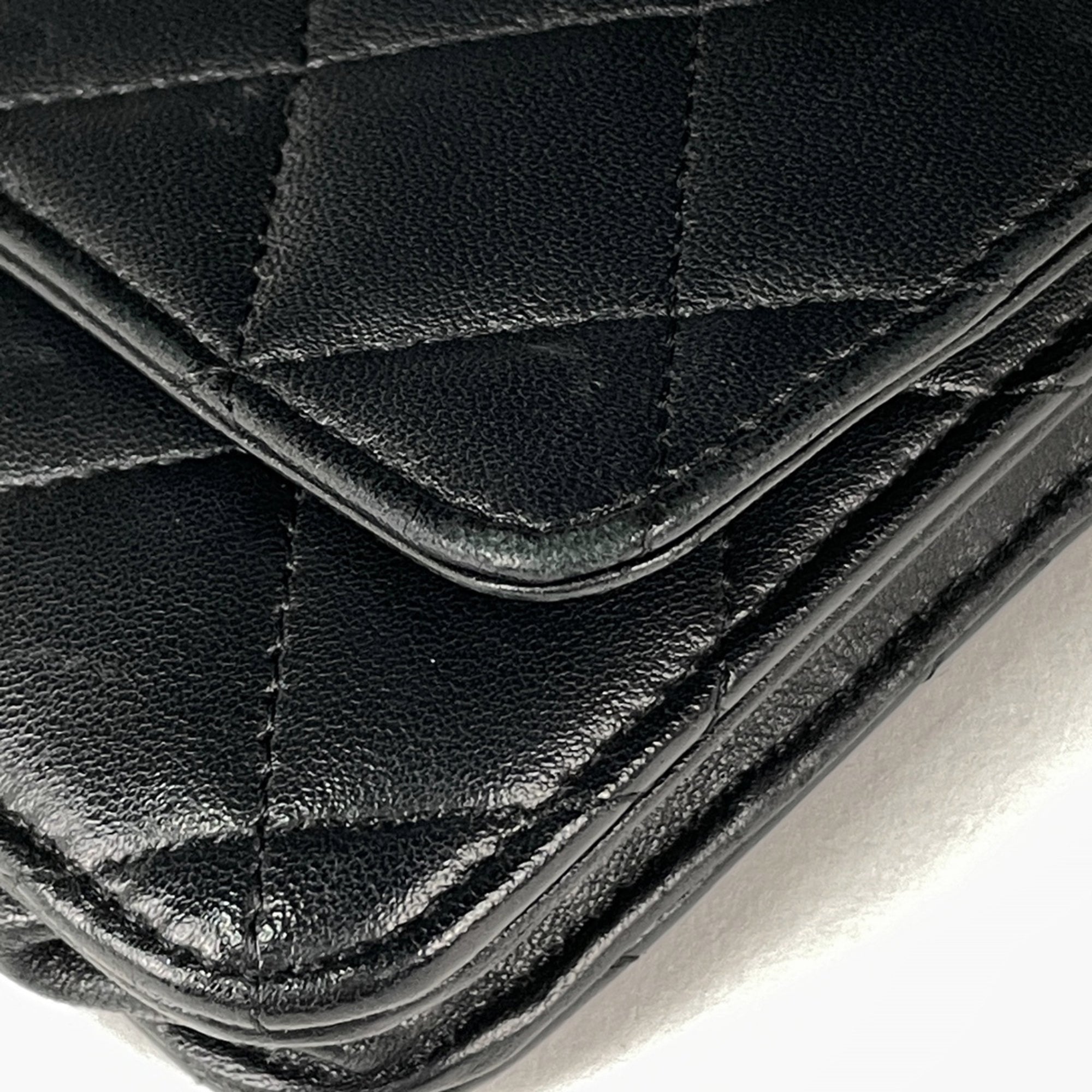 Chanel Black Leather Shoulder Bag (Pre-Owned)