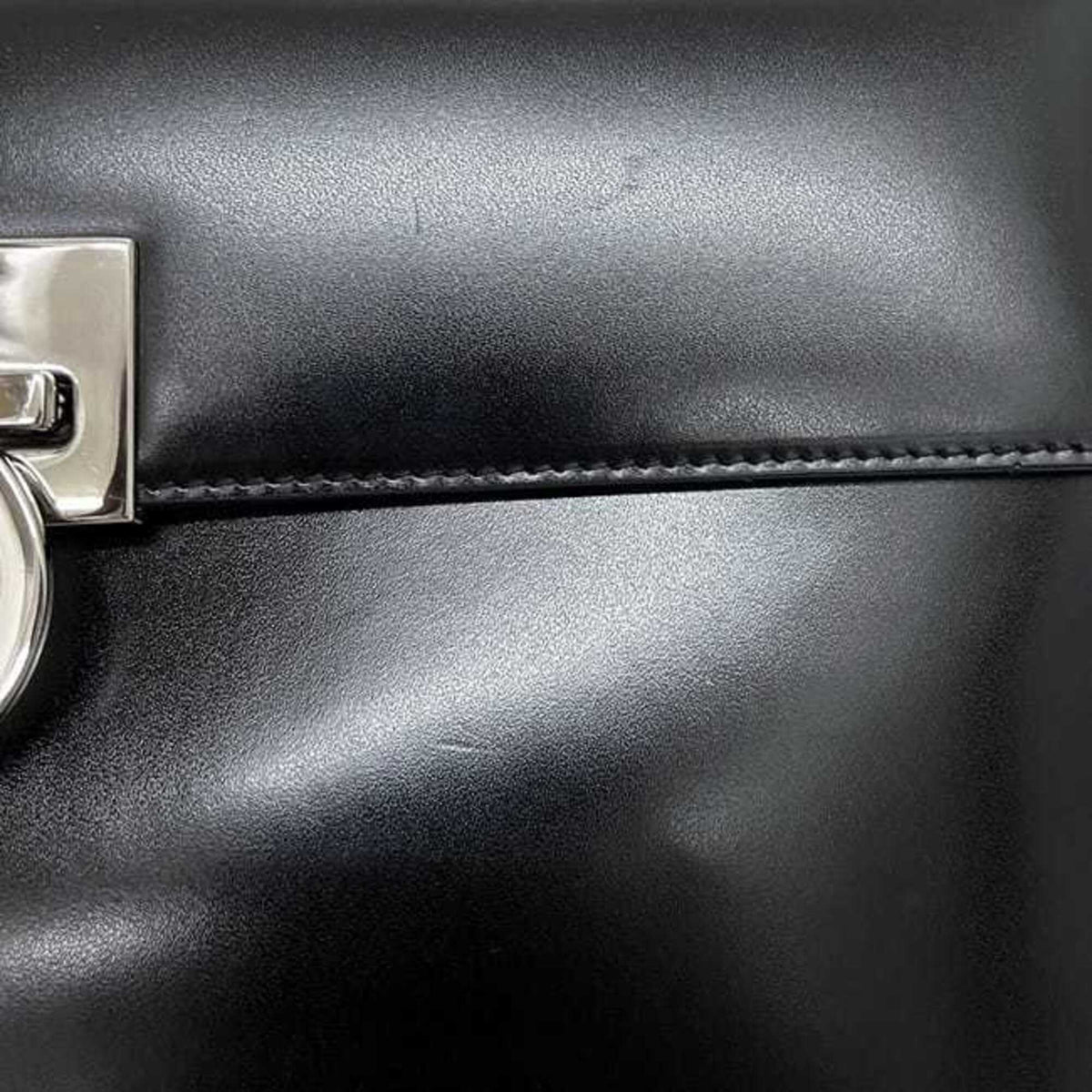 Salvatore Ferragamo Black Leather Handbag (Pre-Owned)