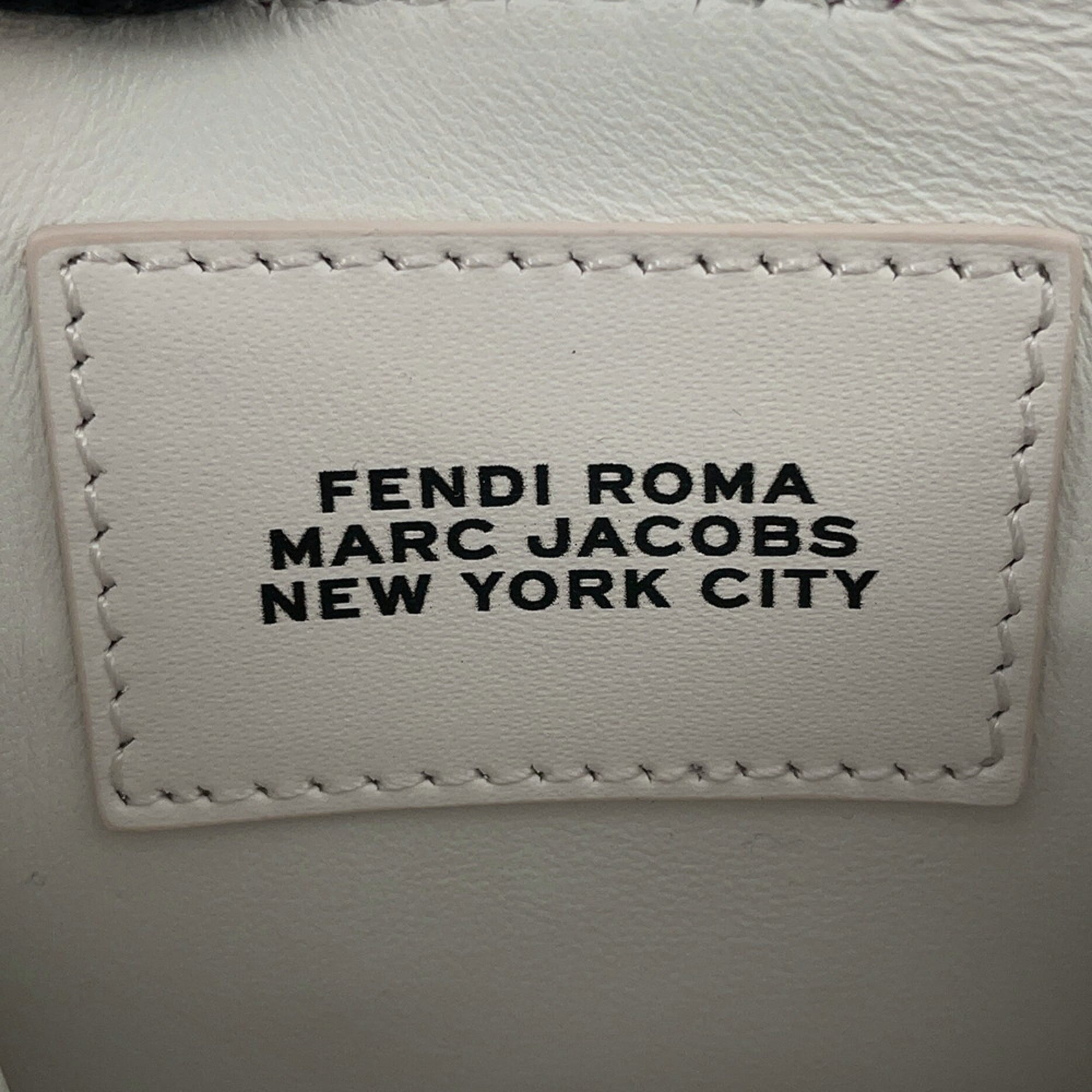 Fendi Red Color White Leather Handbag Shoulder Bag (Pre-Owned)
