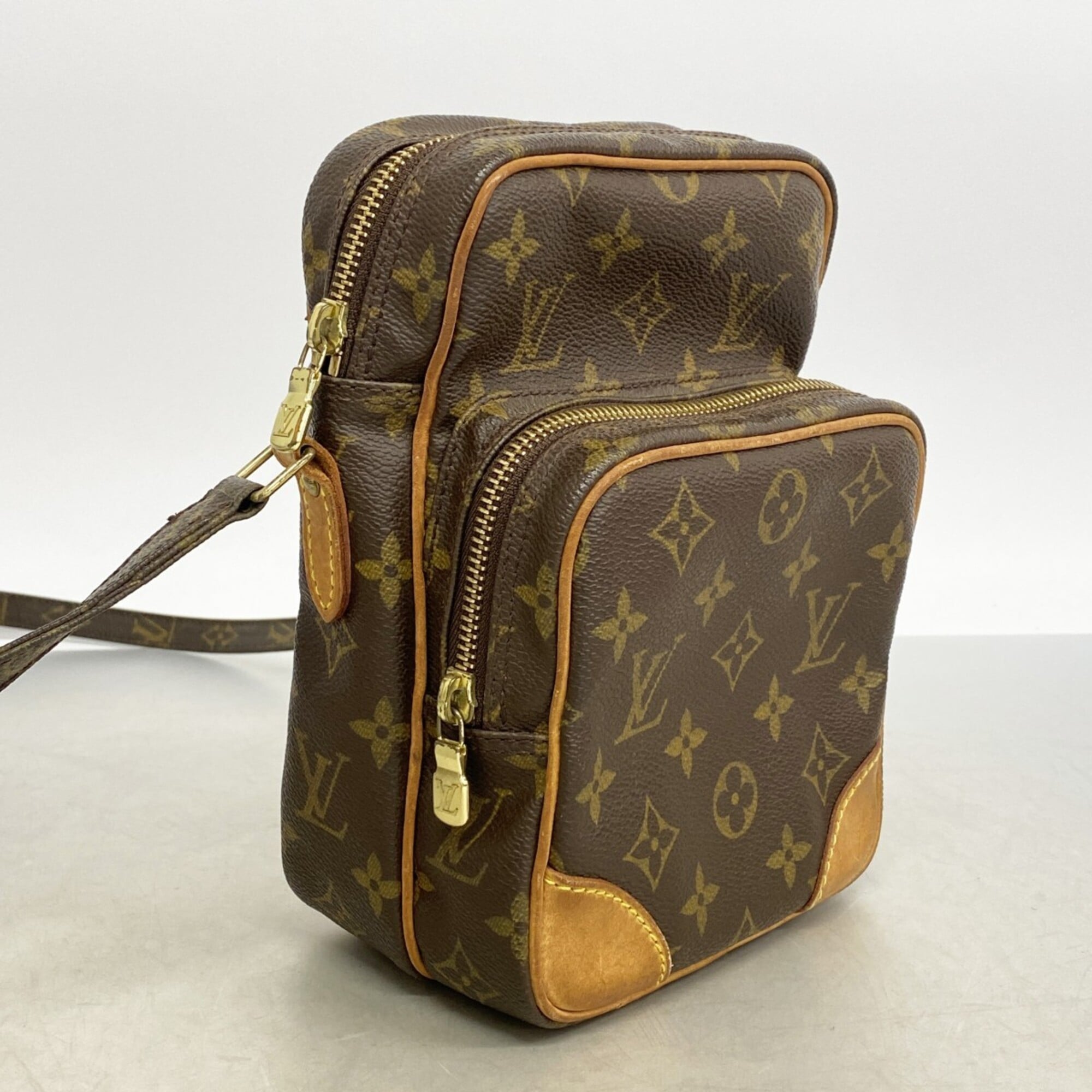 Louis Vuitton Brown Shoulder Bag (Pre-Owned)
