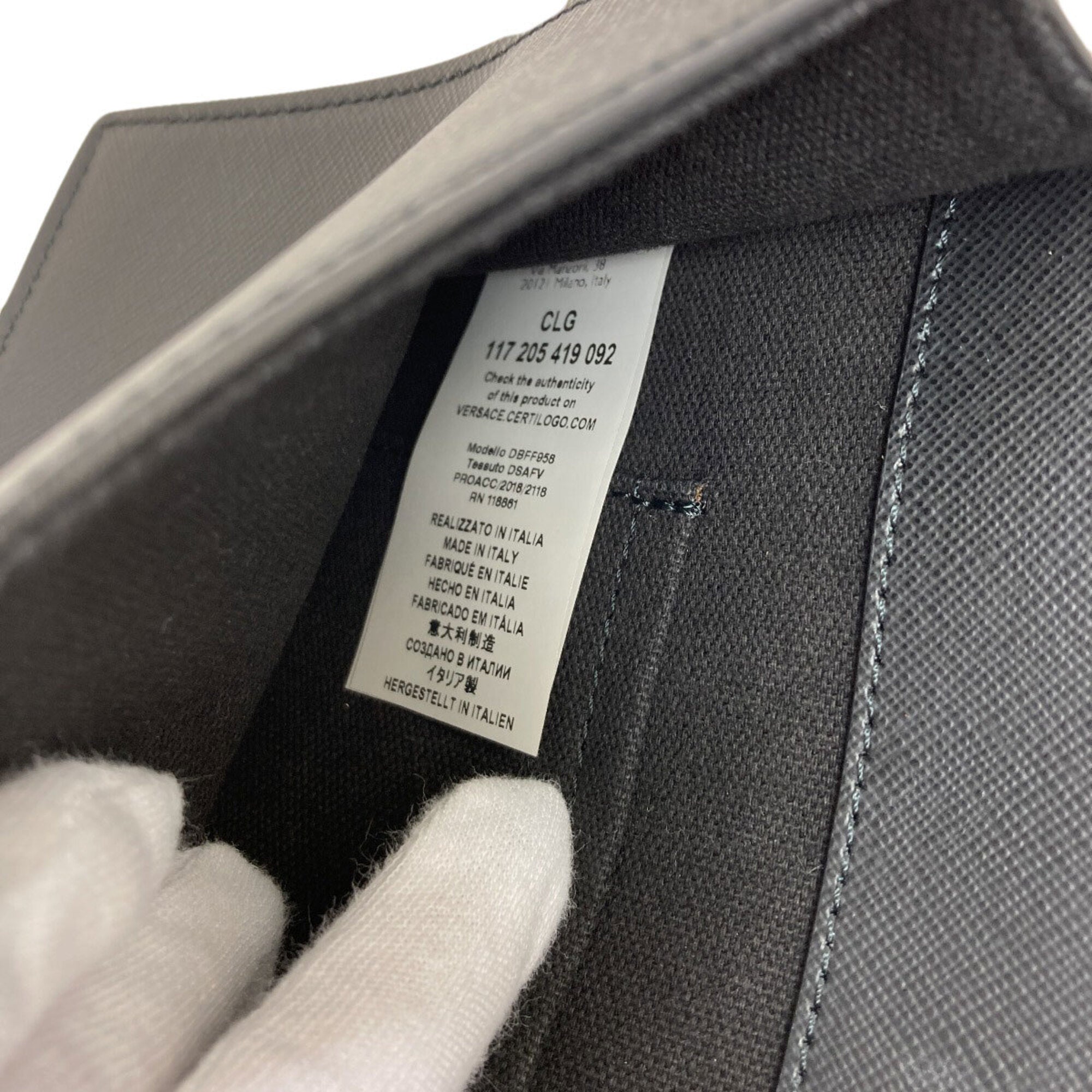 Versace Black Leather Shoulder Bag (Pre-Owned)