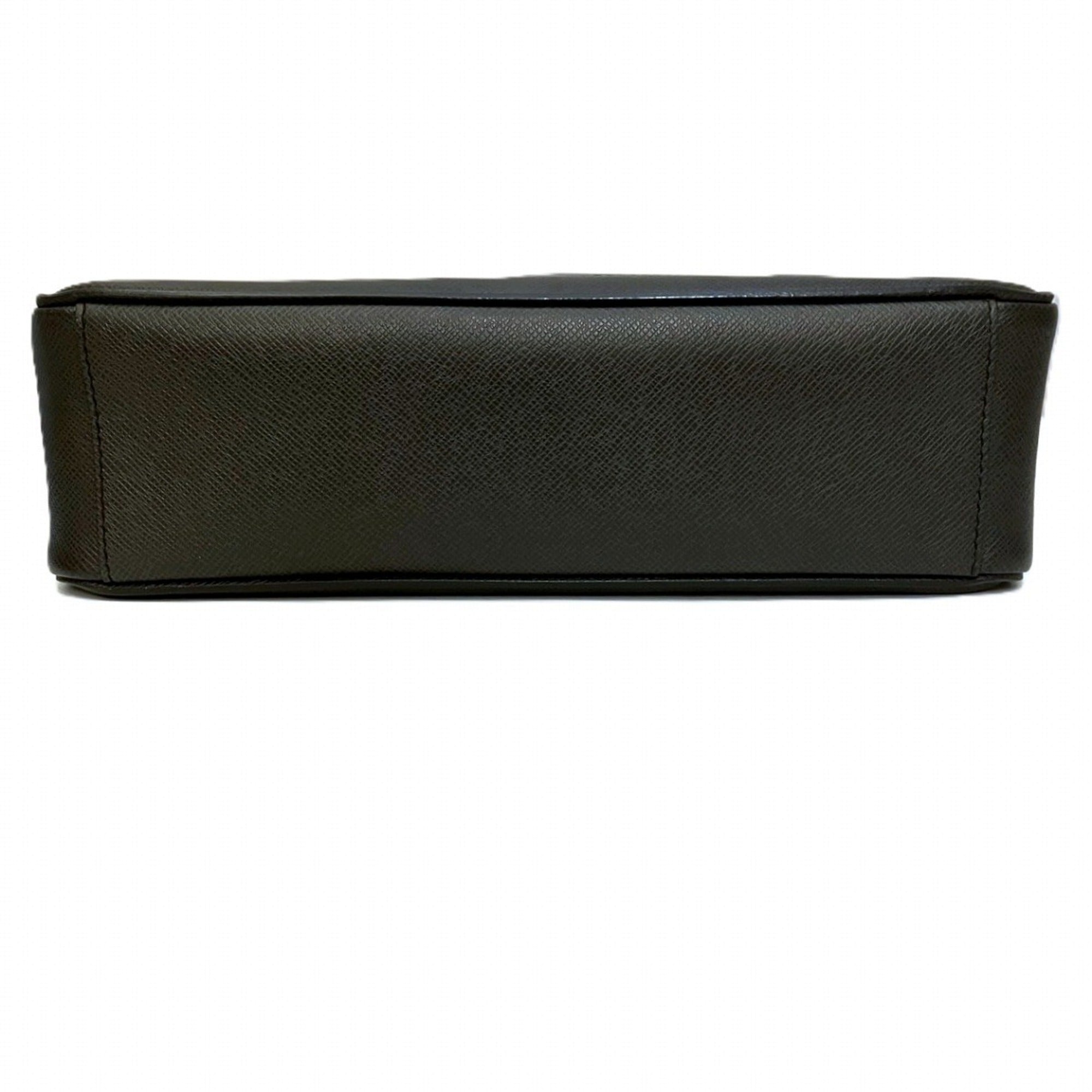 Louis Vuitton Taiga Black Leather Shoulder Bag (Pre-Owned)