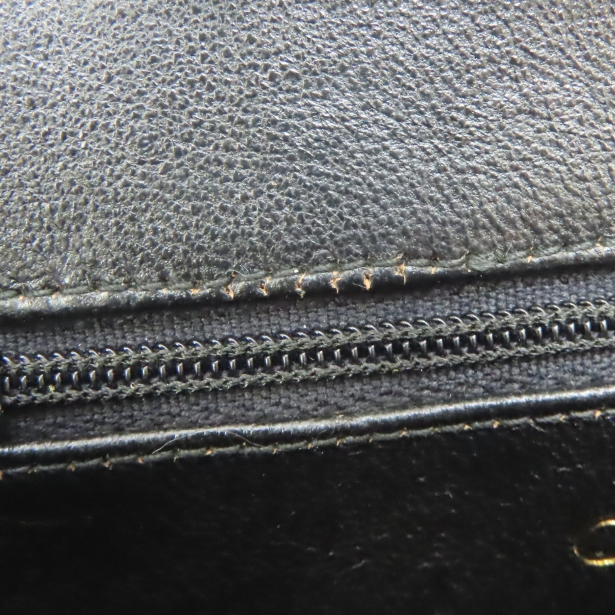 Chanel Black Leather Shoulder Bag (Pre-Owned)