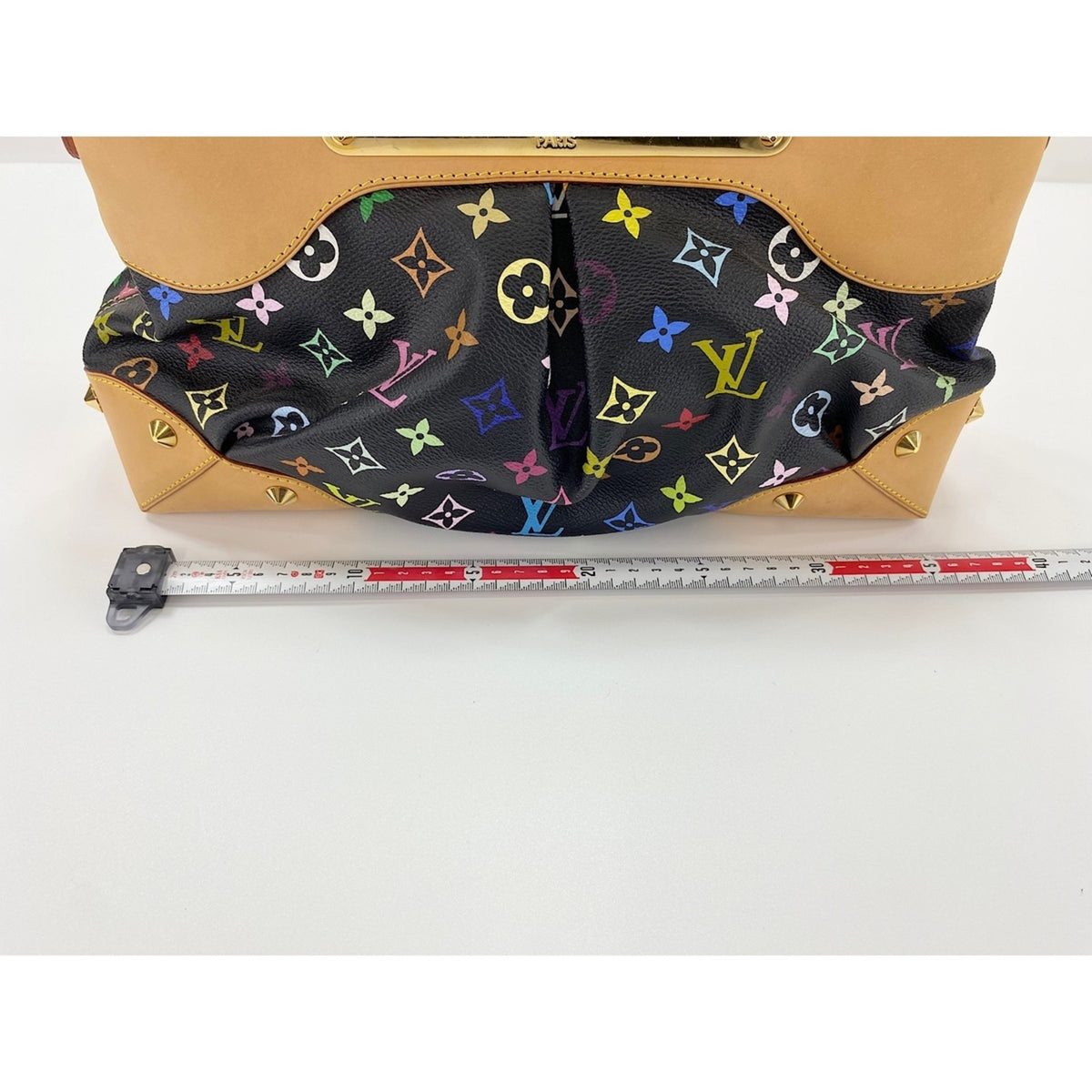 Louis Vuitton Black Handbag (Pre-Owned)