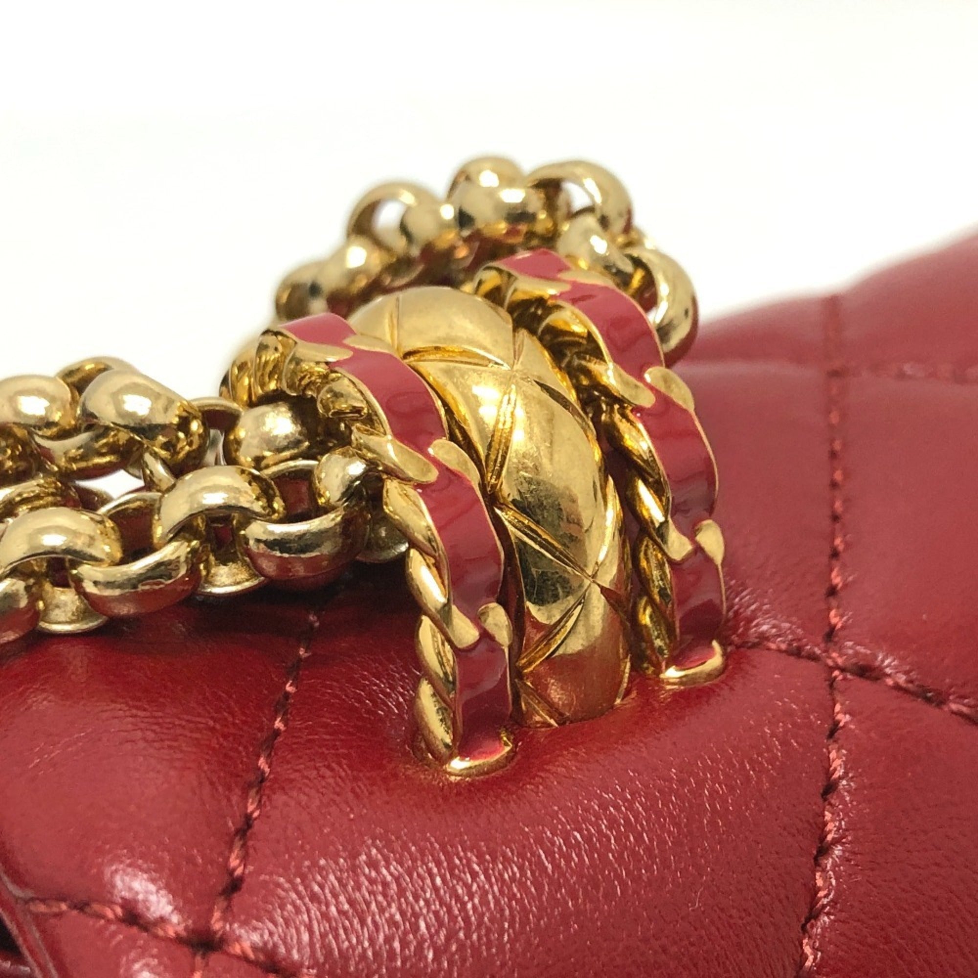 Chanel Red Color Leather Shoulder Bag (Pre-Owned)