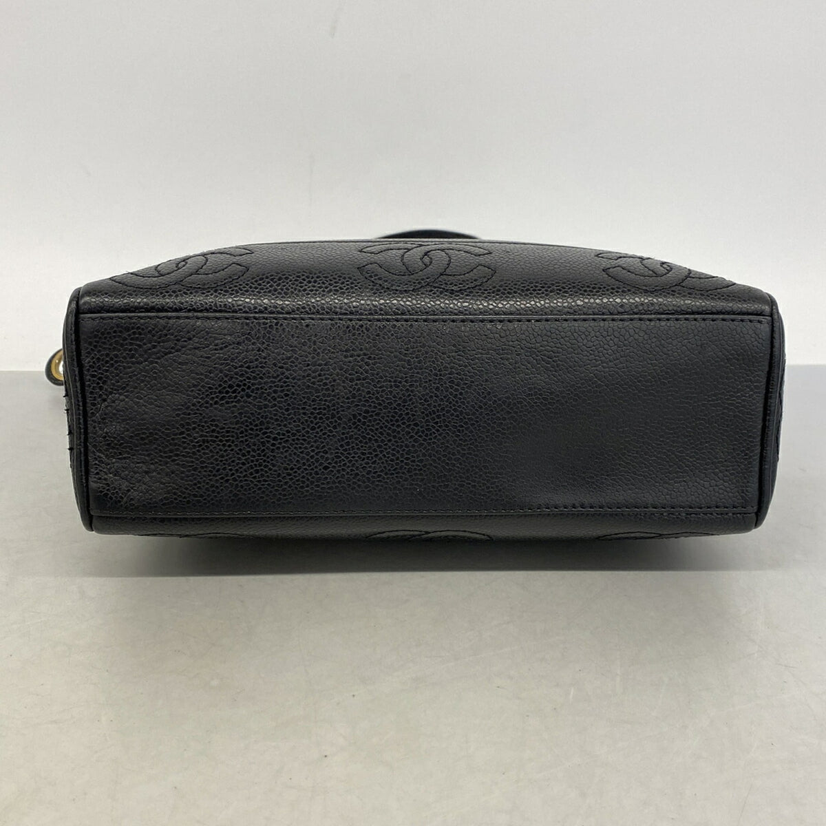 Chanel Black Grained Calfskin Shoulder Bag (Pre-Owned)