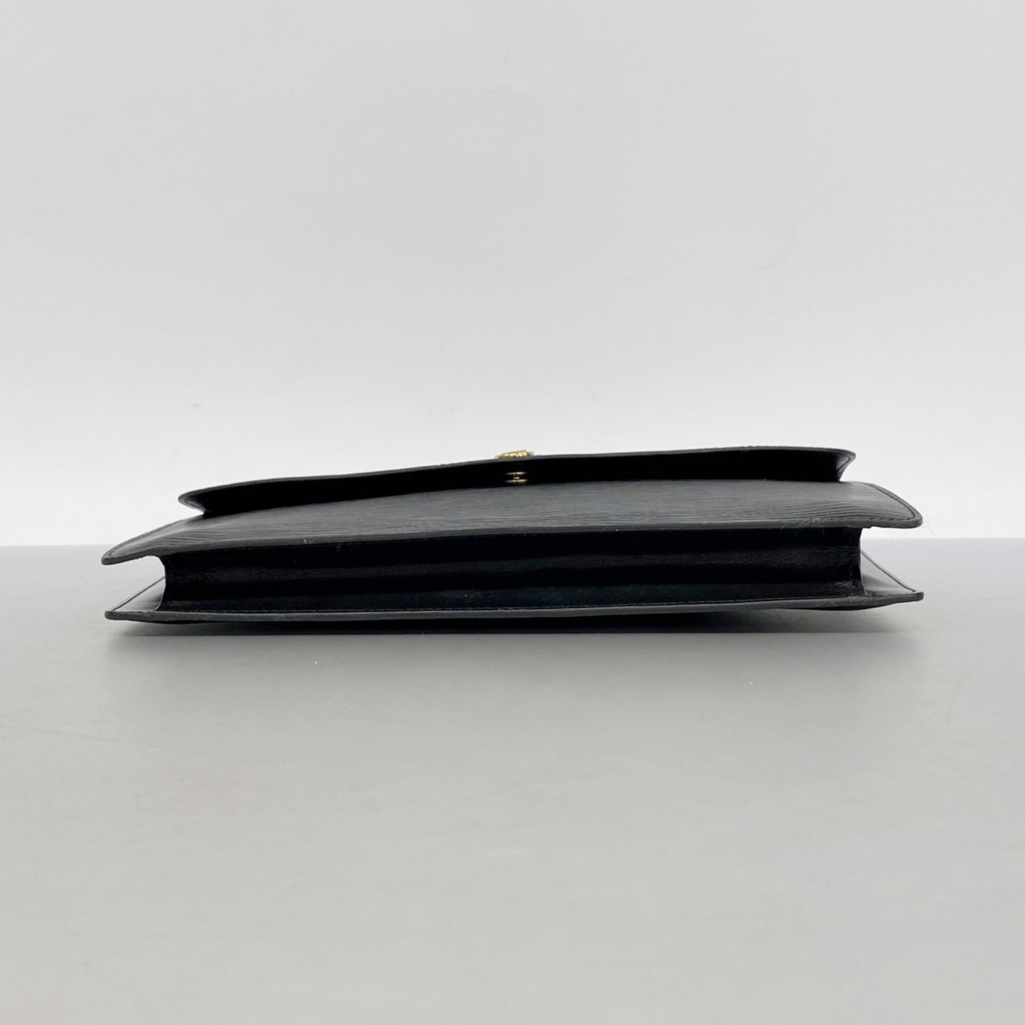 Louis Vuitton Noir Clutch Bag (Pre-Owned)