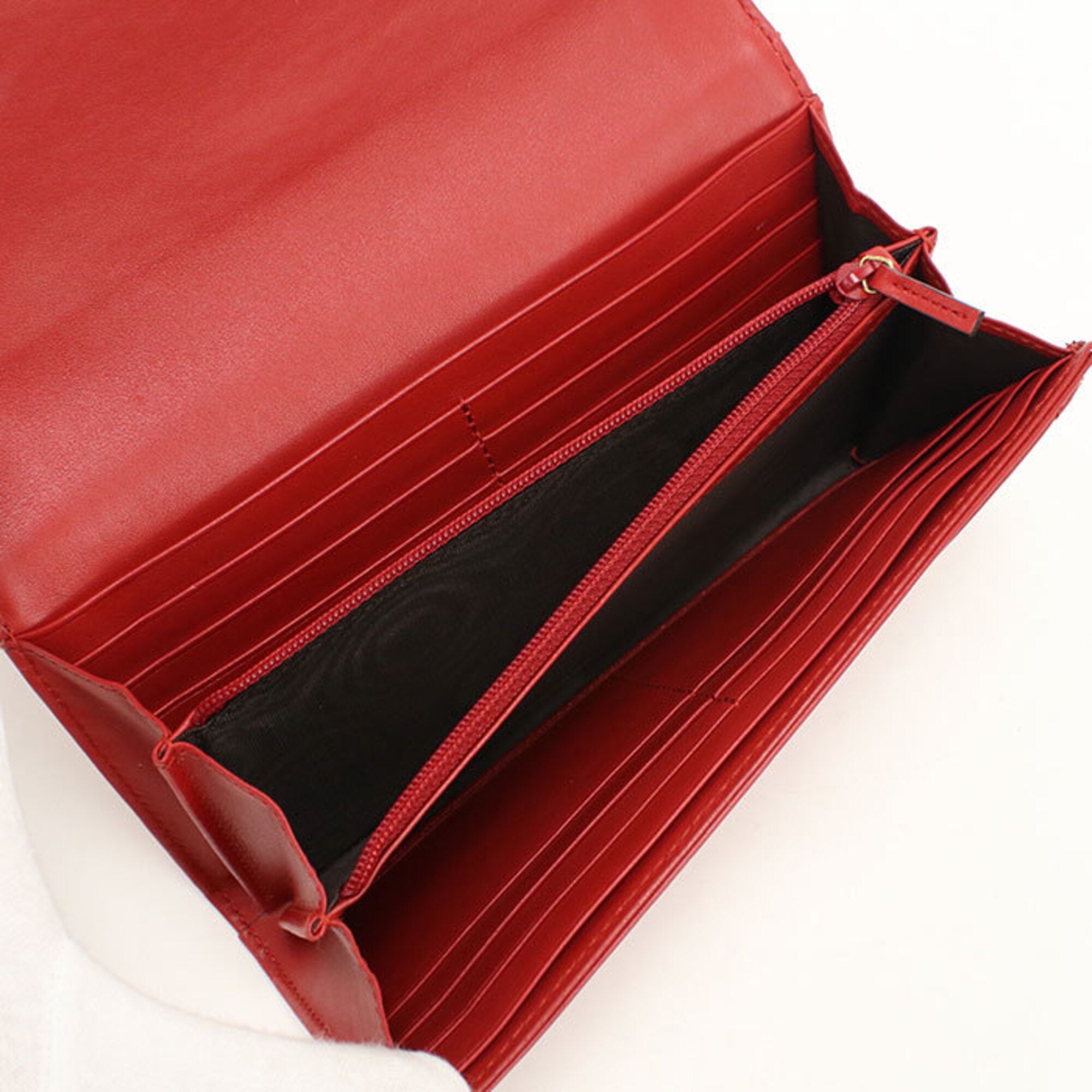 Gucci Red Color Quilting Long Wallet (Bi-Fold) (Pre-Owned)