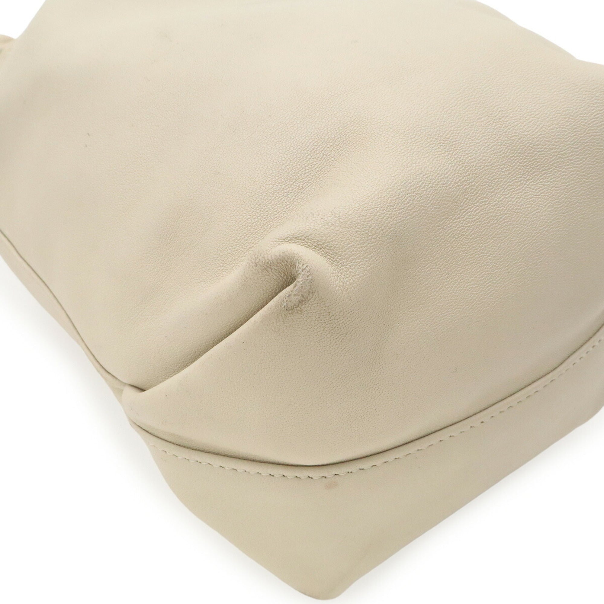 Yves Saint Laurent Ivory Leather Pouch Shoulder Bag (Pre-Owned)