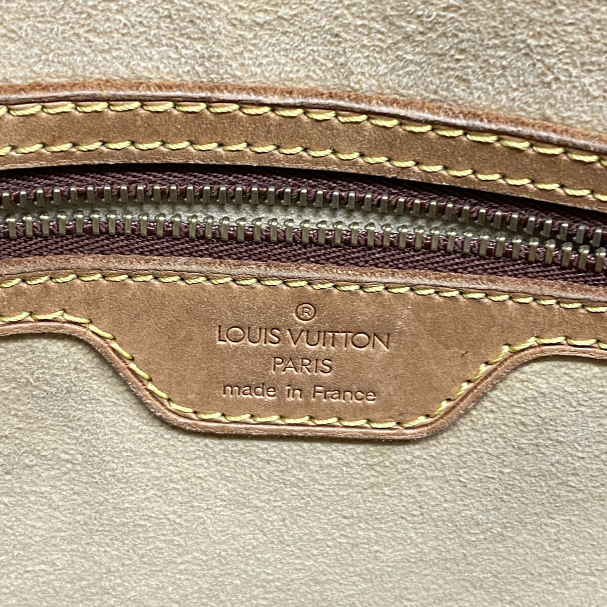 Louis Vuitton Brown Shoulder Bag (Pre-Owned)