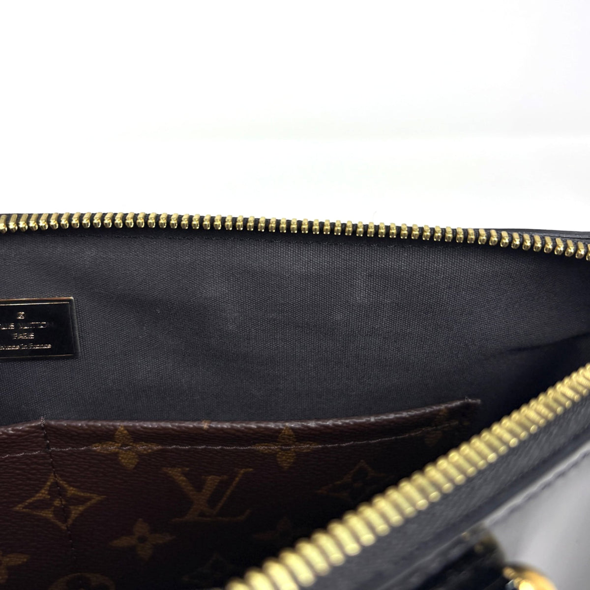 Louis Vuitton Vernis Black Vernis Patent Leather Handbag (Pre-Owned)