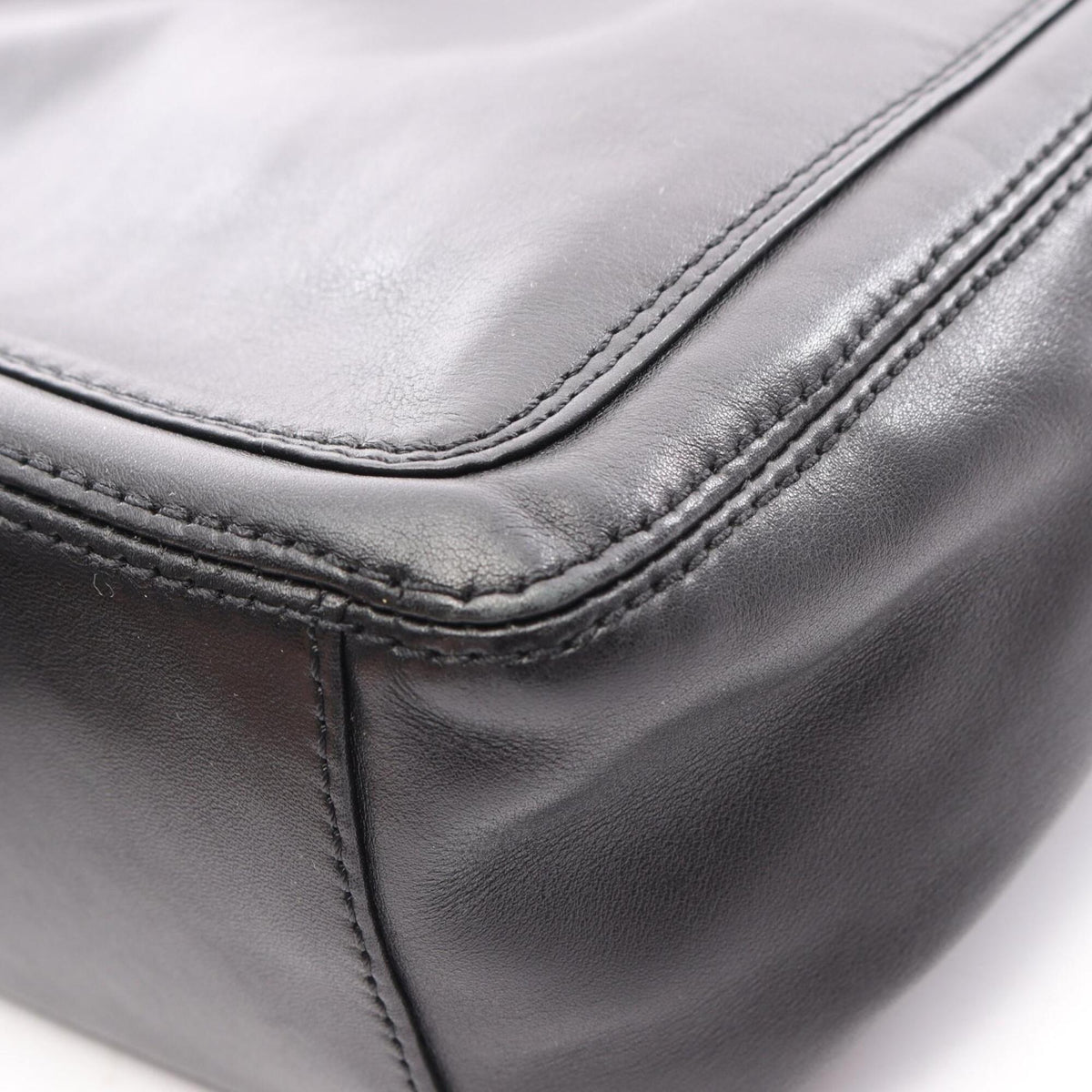 Chanel Black Leather Handbag Shoulder Bag (Pre-Owned)