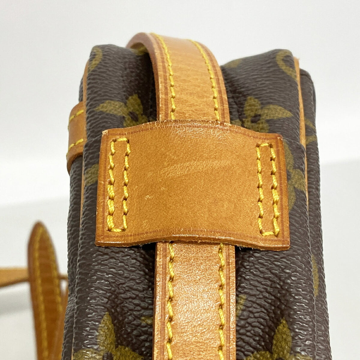 Louis Vuitton Brown Shoulder Bag (Pre-Owned)