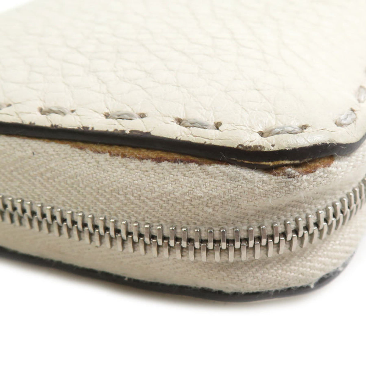 Fendi Ivory Leather Coin Purse/Coin Case (Pre-Owned)