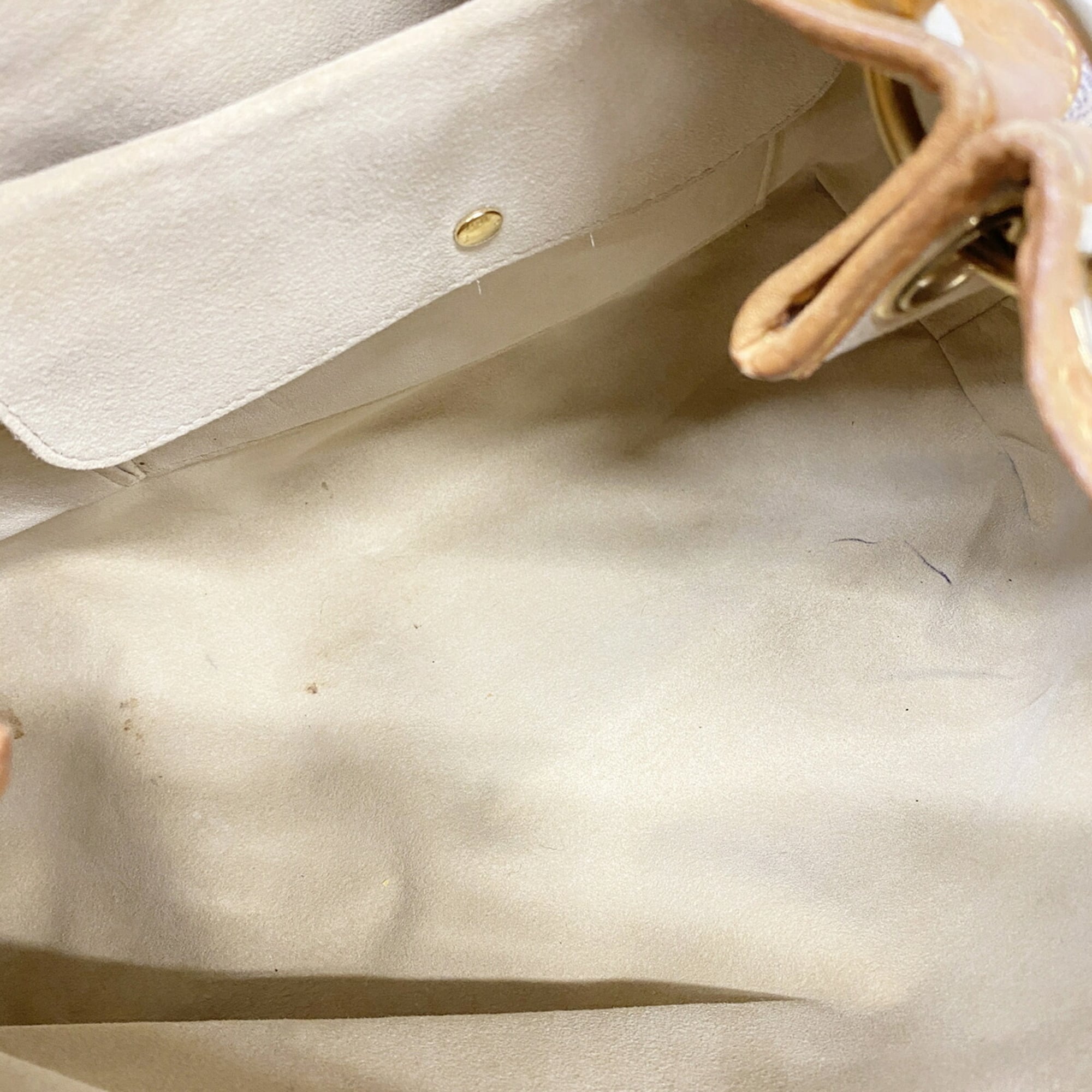 Louis Vuitton White Shoulder Bag (Pre-Owned)
