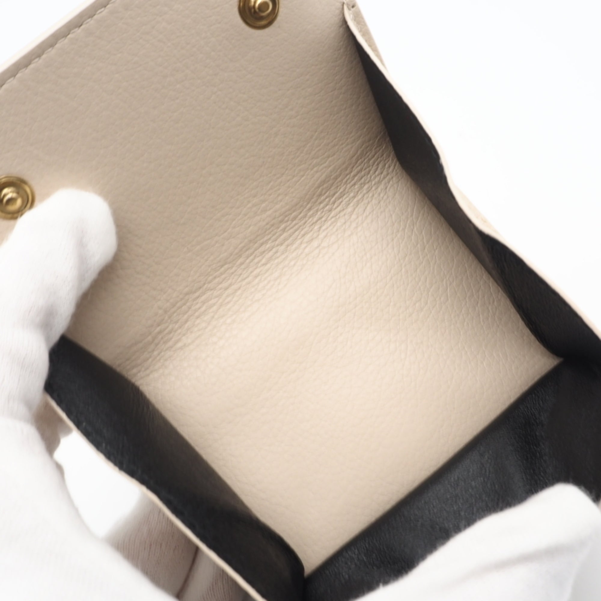Yves Saint Laurent Beige Leather Wallet (Tri-Fold) (Pre-Owned)