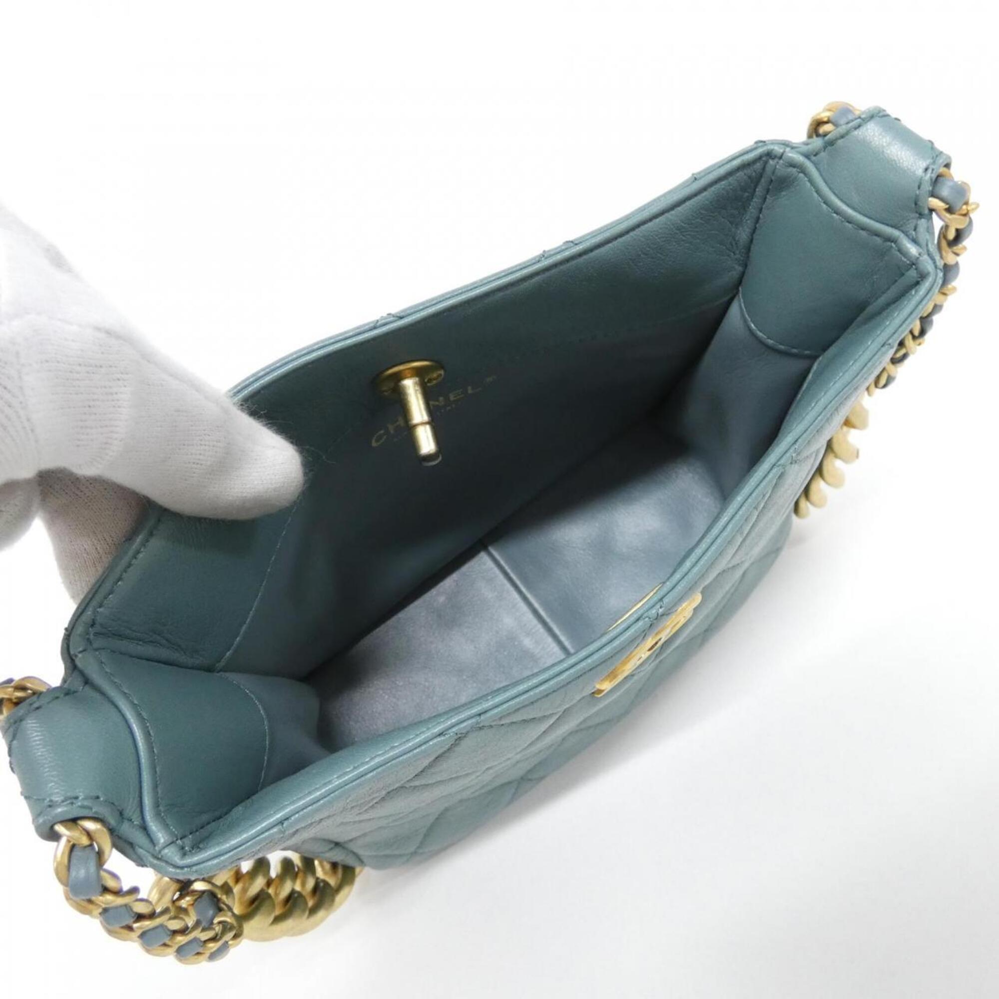 Chanel Green Leather Shoulder Bag (Pre-Owned)