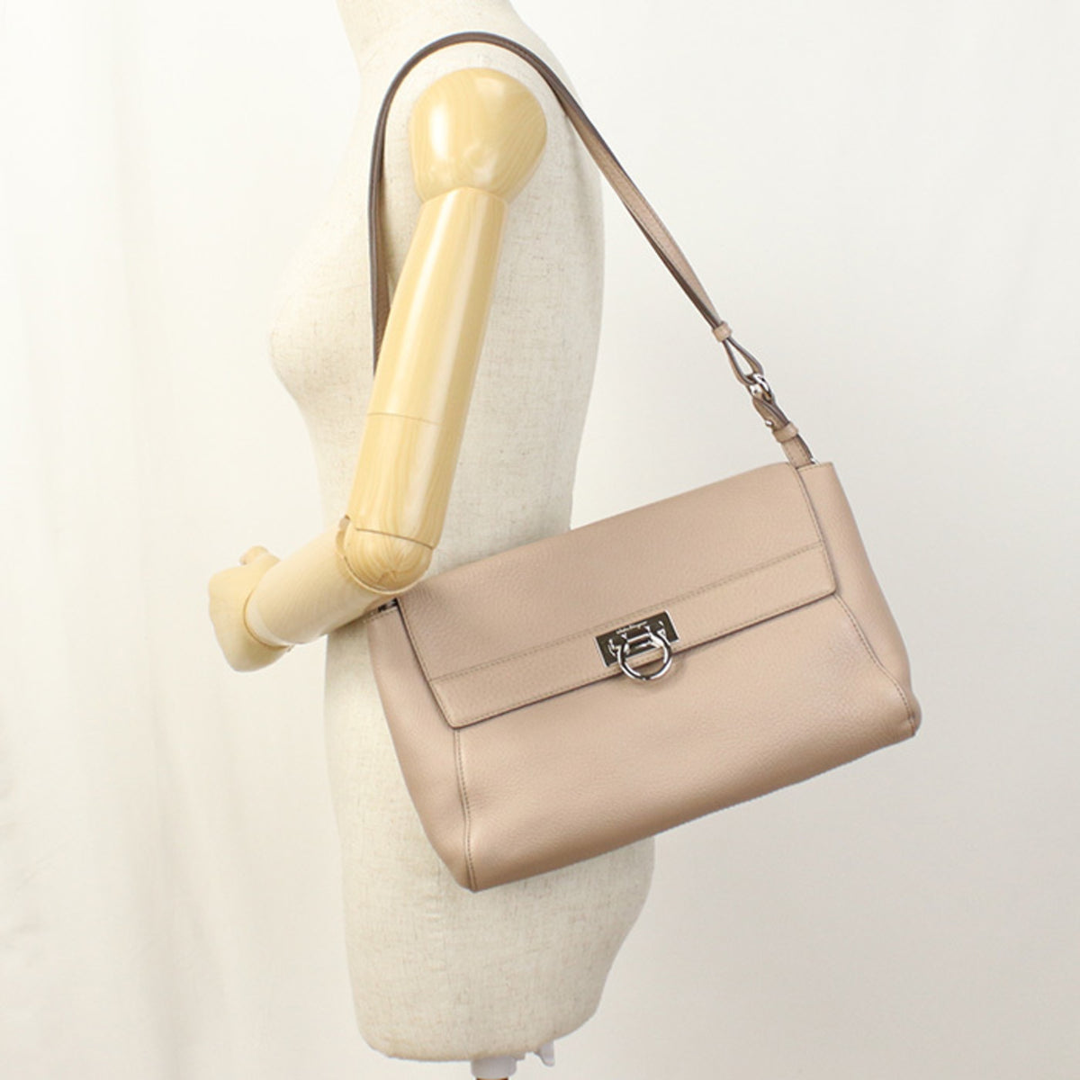 Salvatore Ferragamo Pink Leather Shoulder Bag (Pre-Owned)