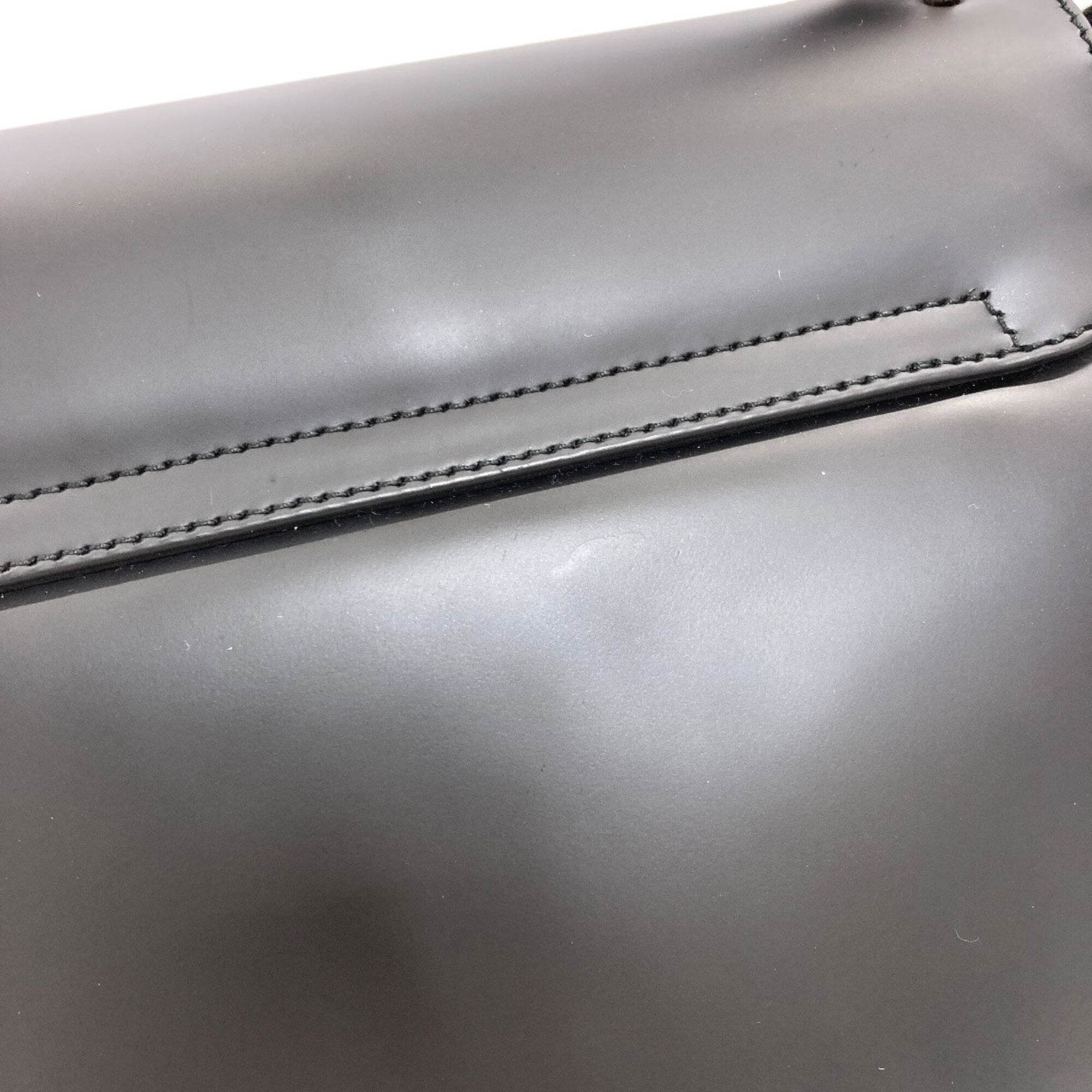 Salvatore Ferragamo Black Leather Shoulder Bag (Pre-Owned)